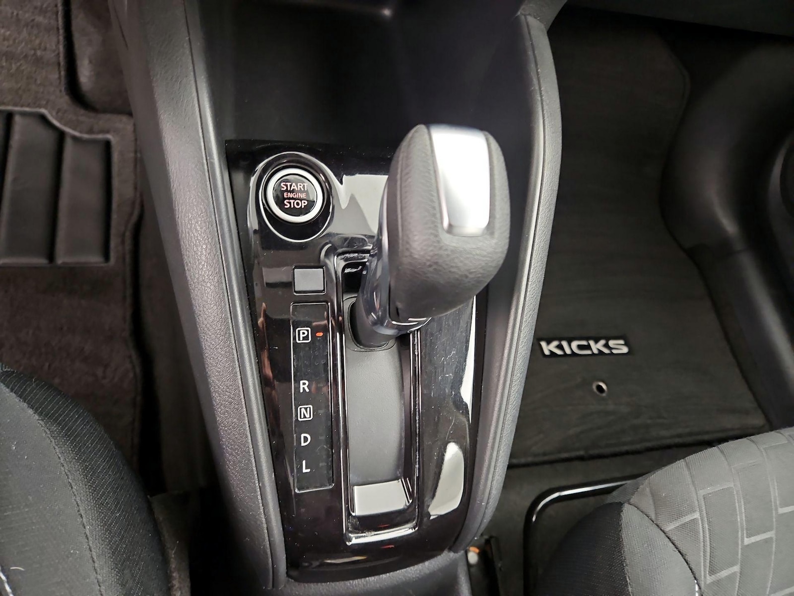2022 Nissan Kicks S - Photo 18