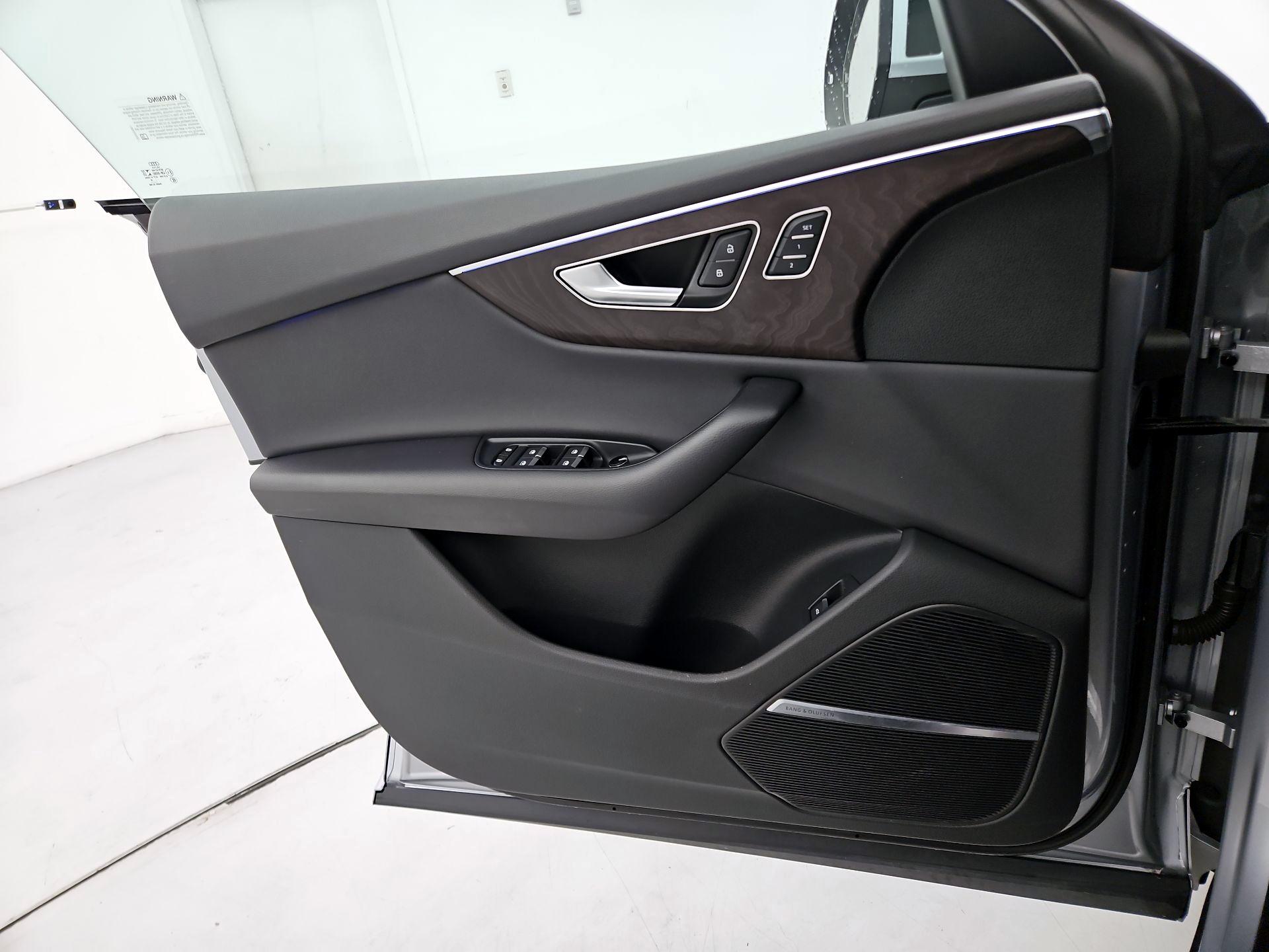 Thumbnail: 2020 Audi Q8 - 12