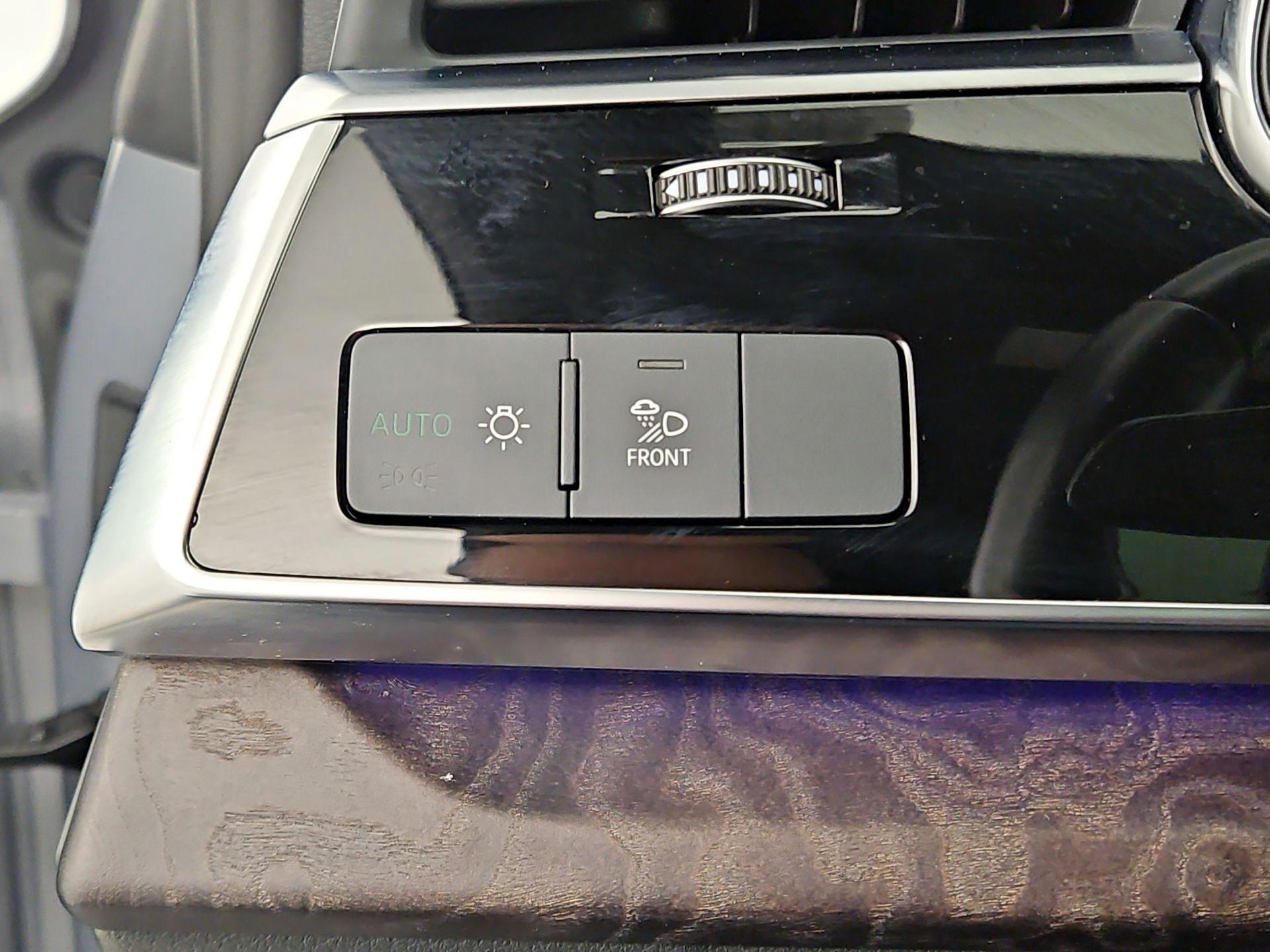 Thumbnail: 2020 Audi Q8 - 13