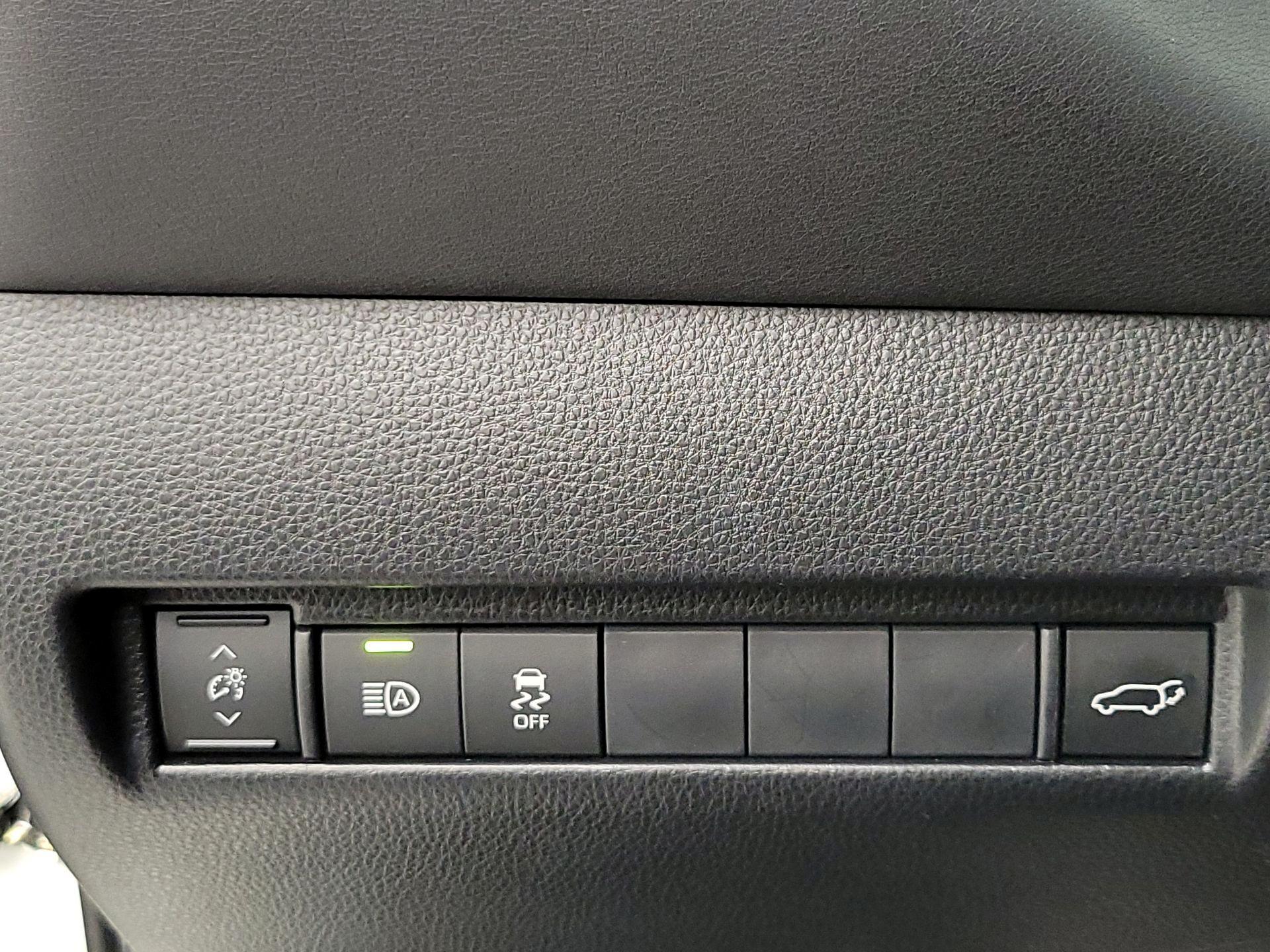 Thumbnail: 2021 Toyota Venza - 13