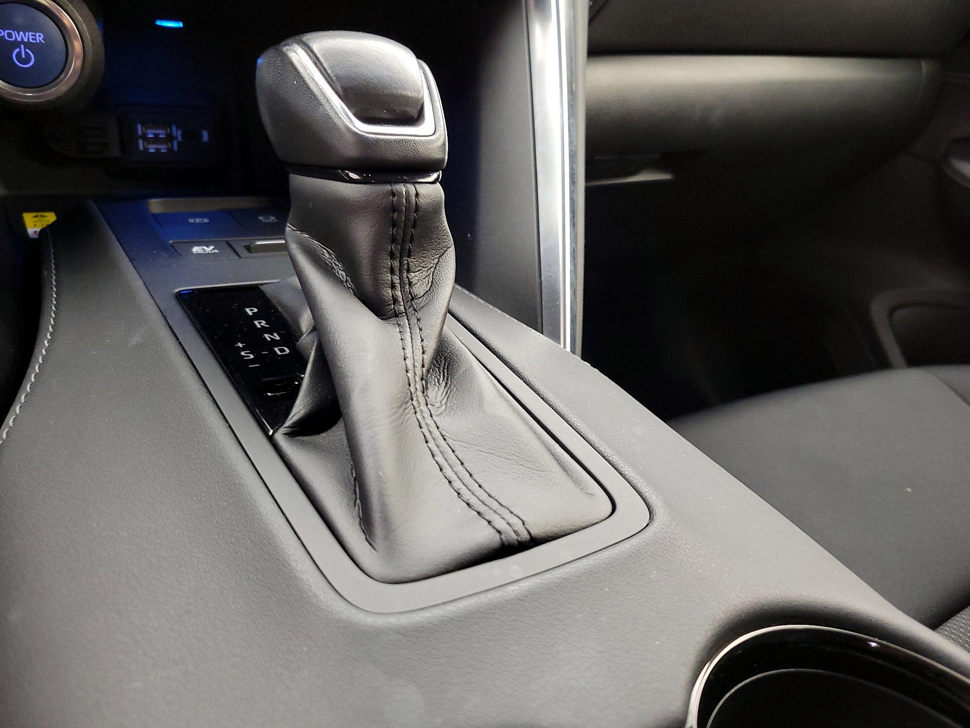 Thumbnail: 2021 Toyota Venza - 17