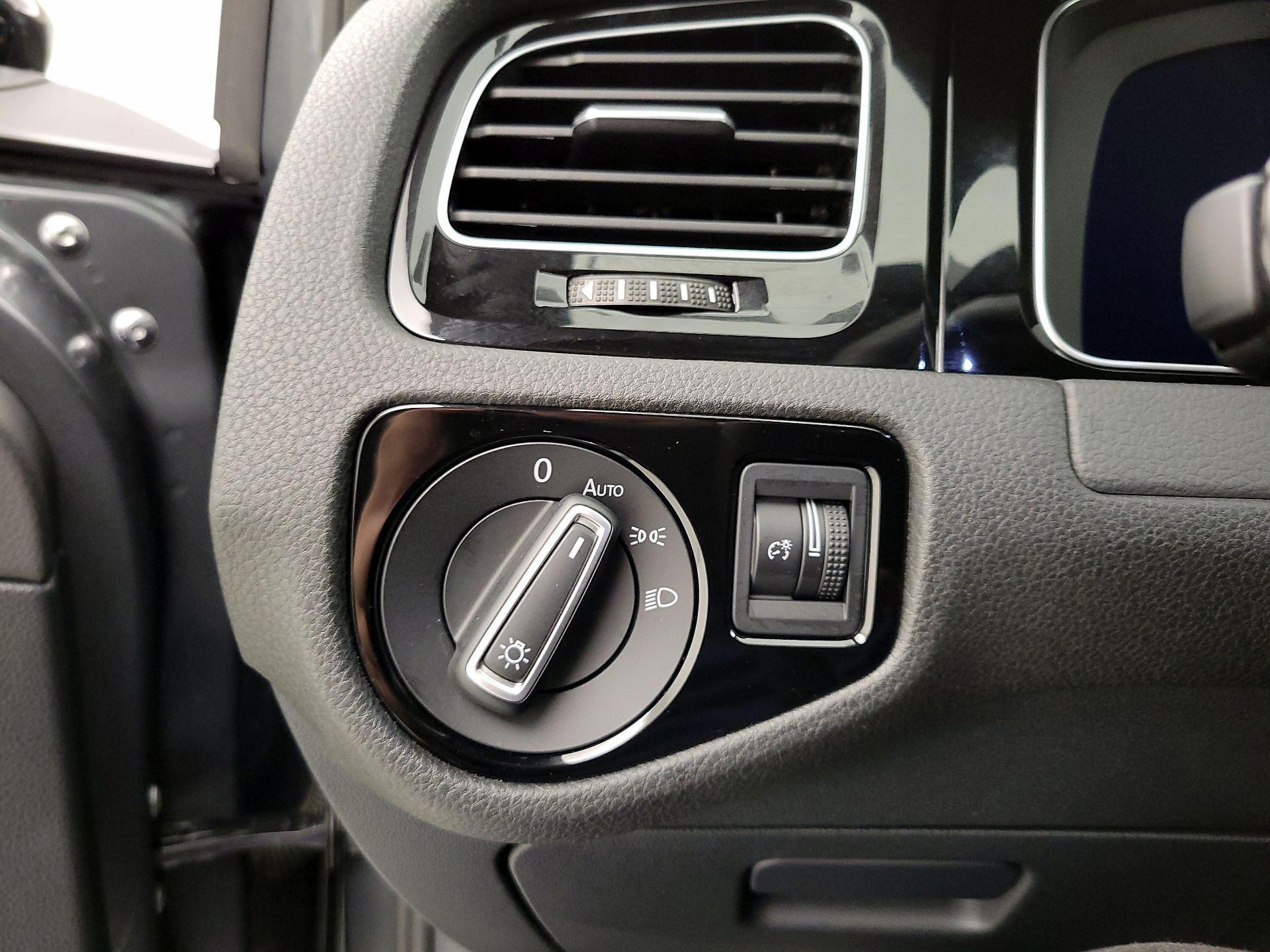 Thumbnail: 2018 Volkswagen Golf - 13