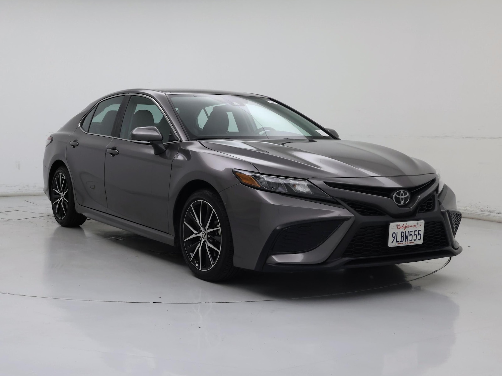 2024 Toyota Camry SE - Photo 2