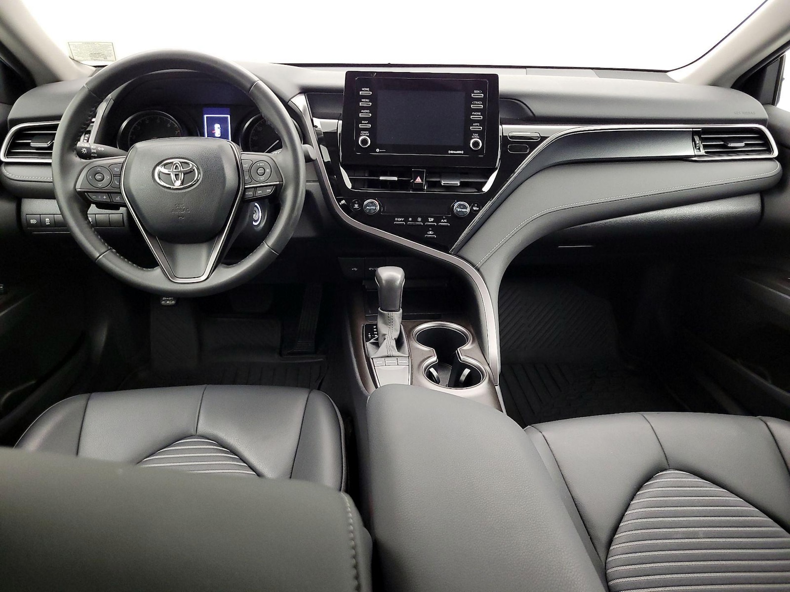 2024 Toyota Camry SE - Photo 10