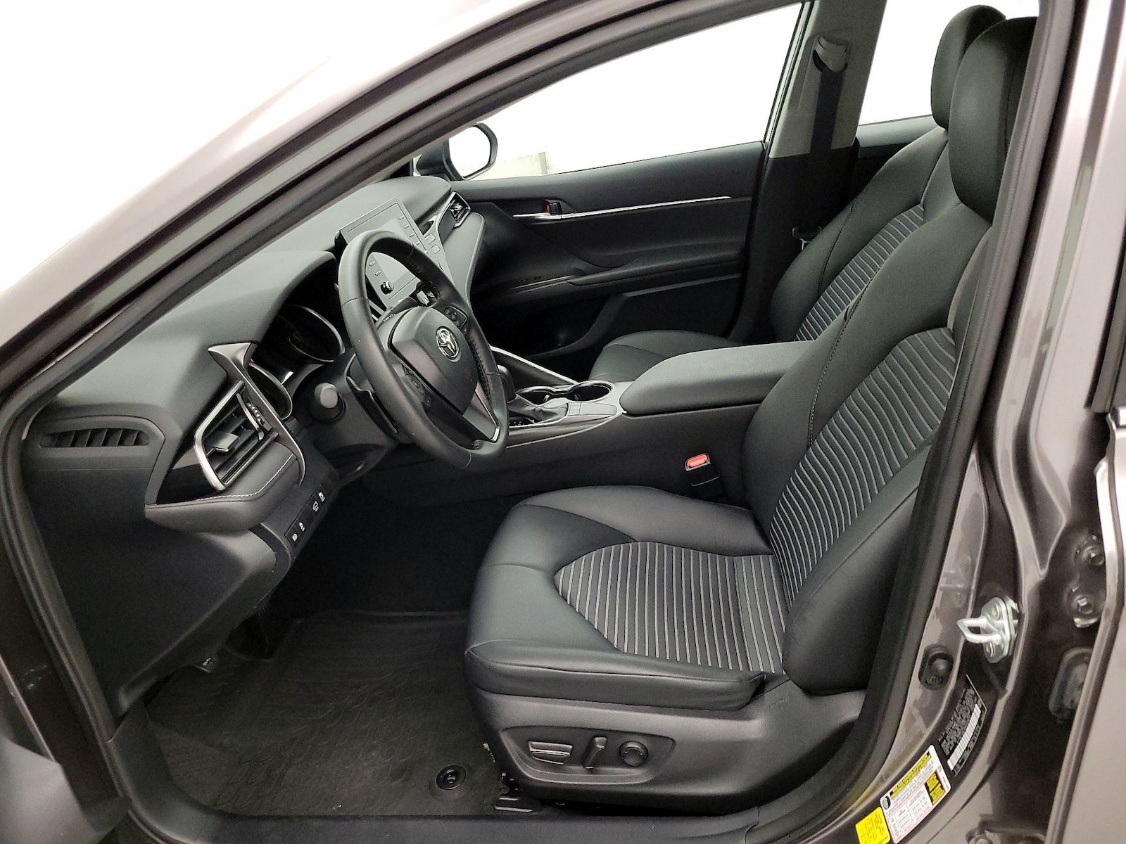 2024 Toyota Camry SE - Photo 12