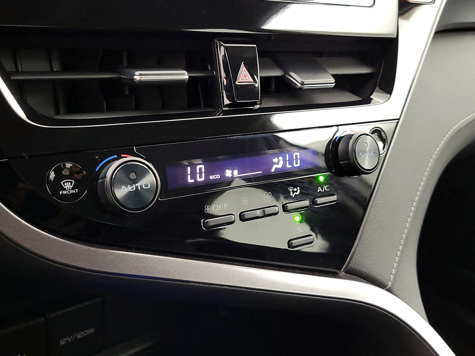 2024 Toyota Camry SE - Photo 17