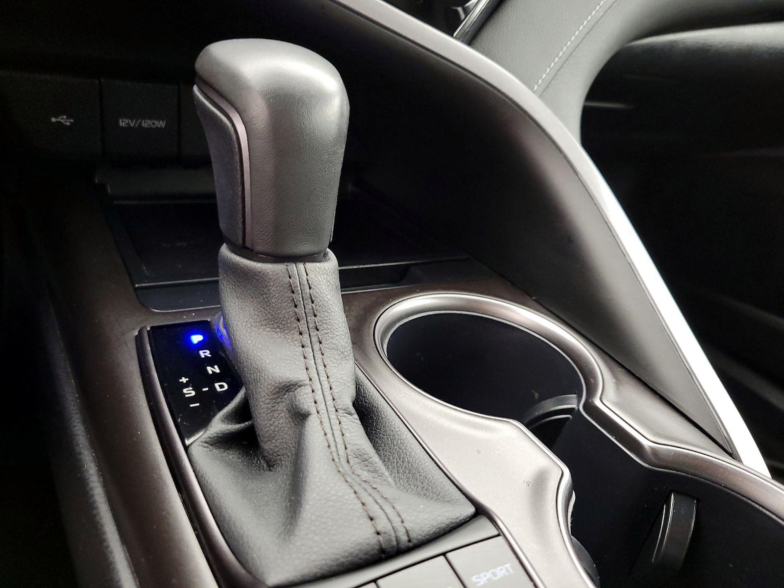 2024 Toyota Camry SE - Photo 18