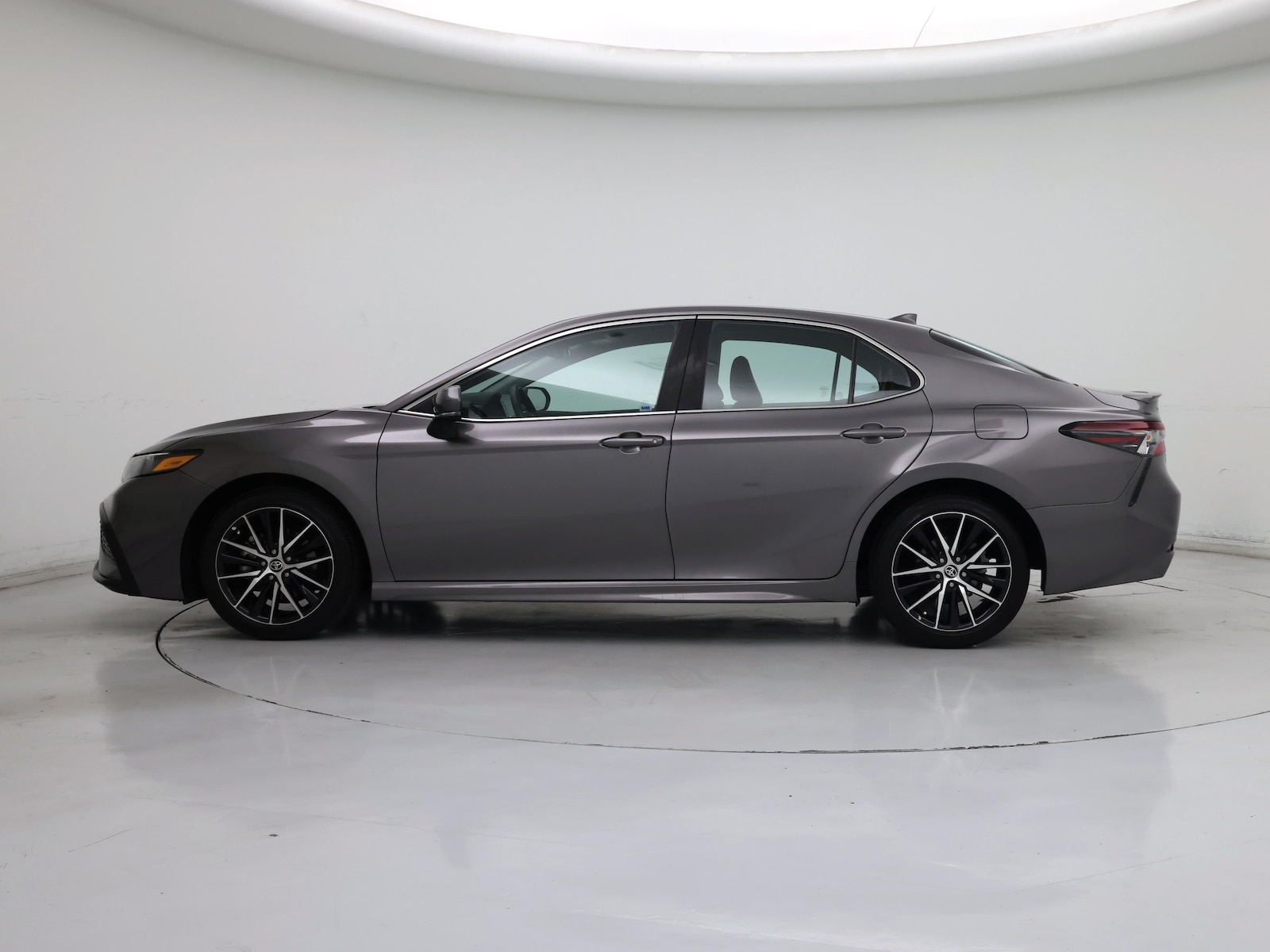 2024 Toyota Camry SE - Photo 4