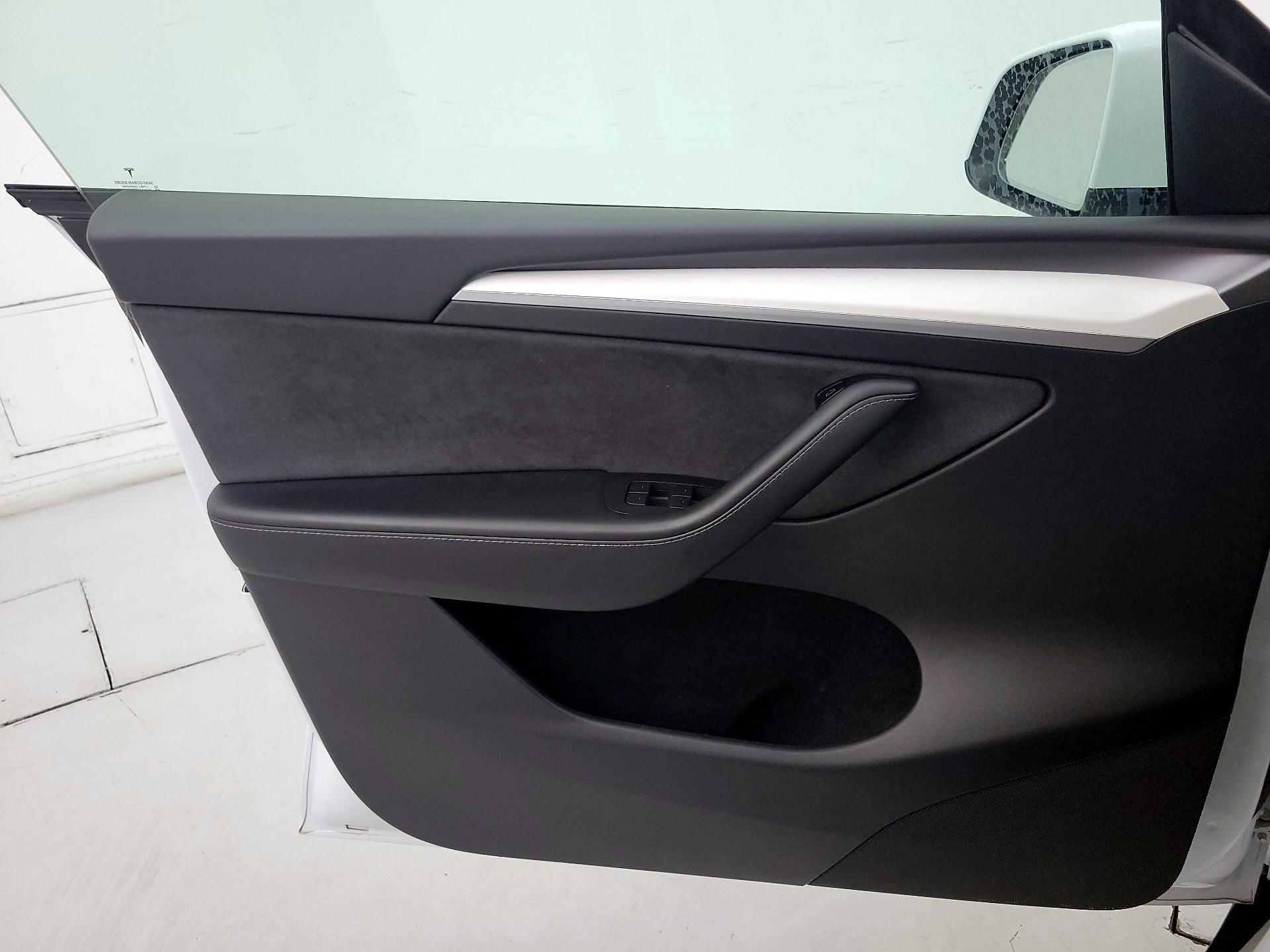 Thumbnail: 2023 Tesla Model Y - 12