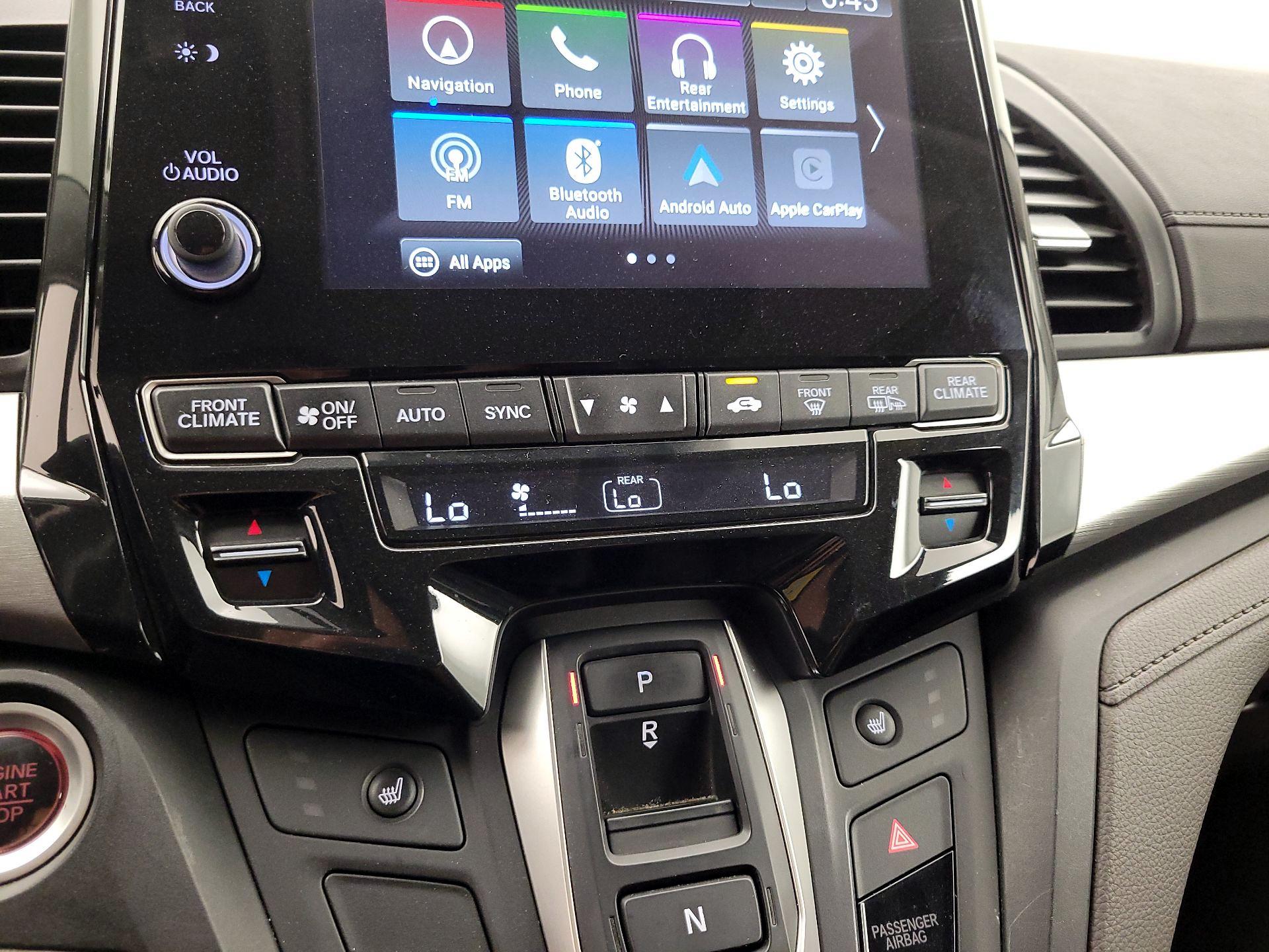 Thumbnail: 2018 Honda Odyssey - 16