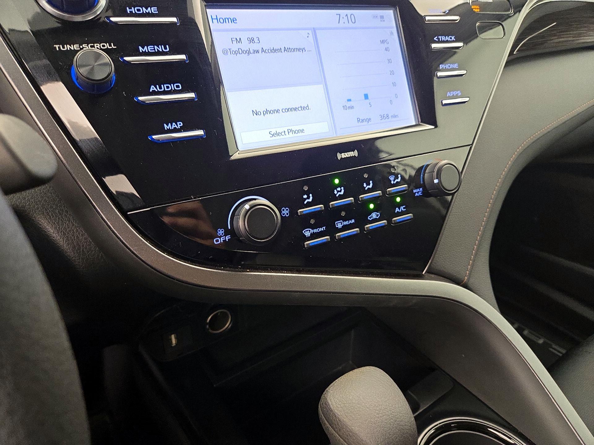 Thumbnail: 2020 Toyota Camry - 16