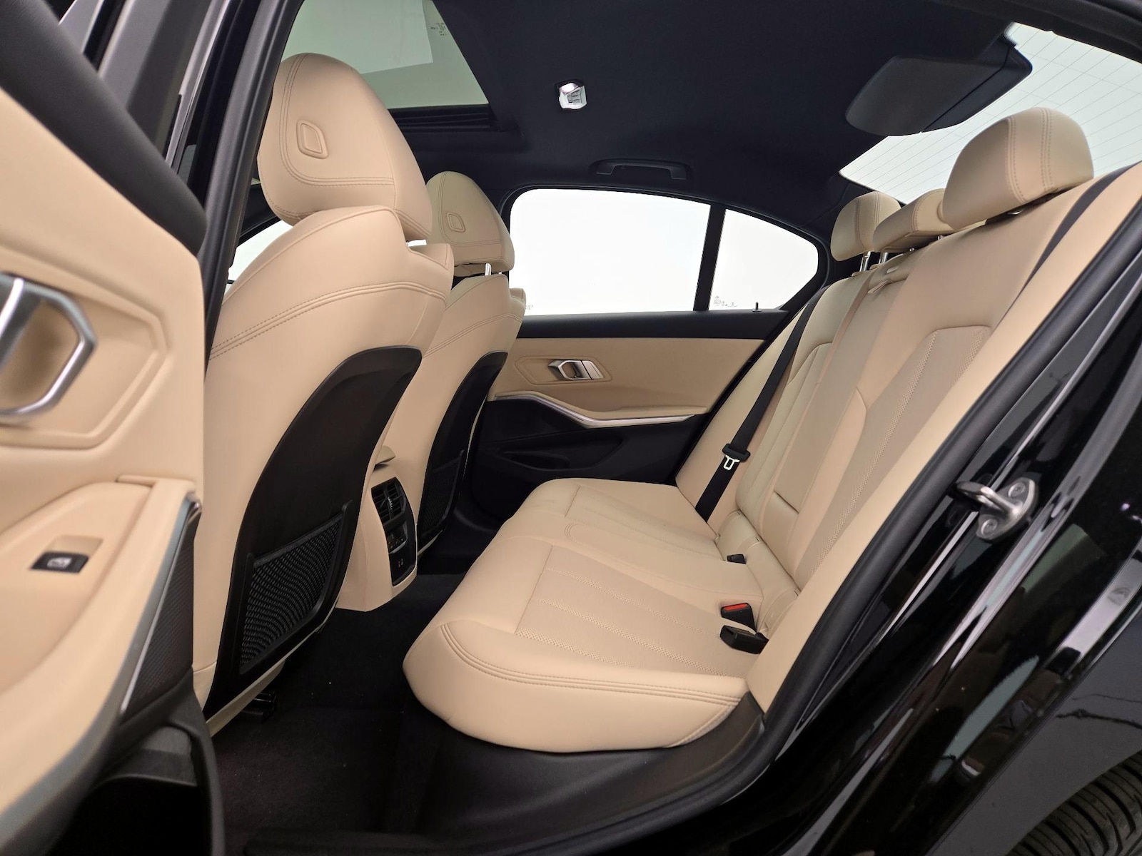 2023 BMW 3 Series 330i - Photo 22