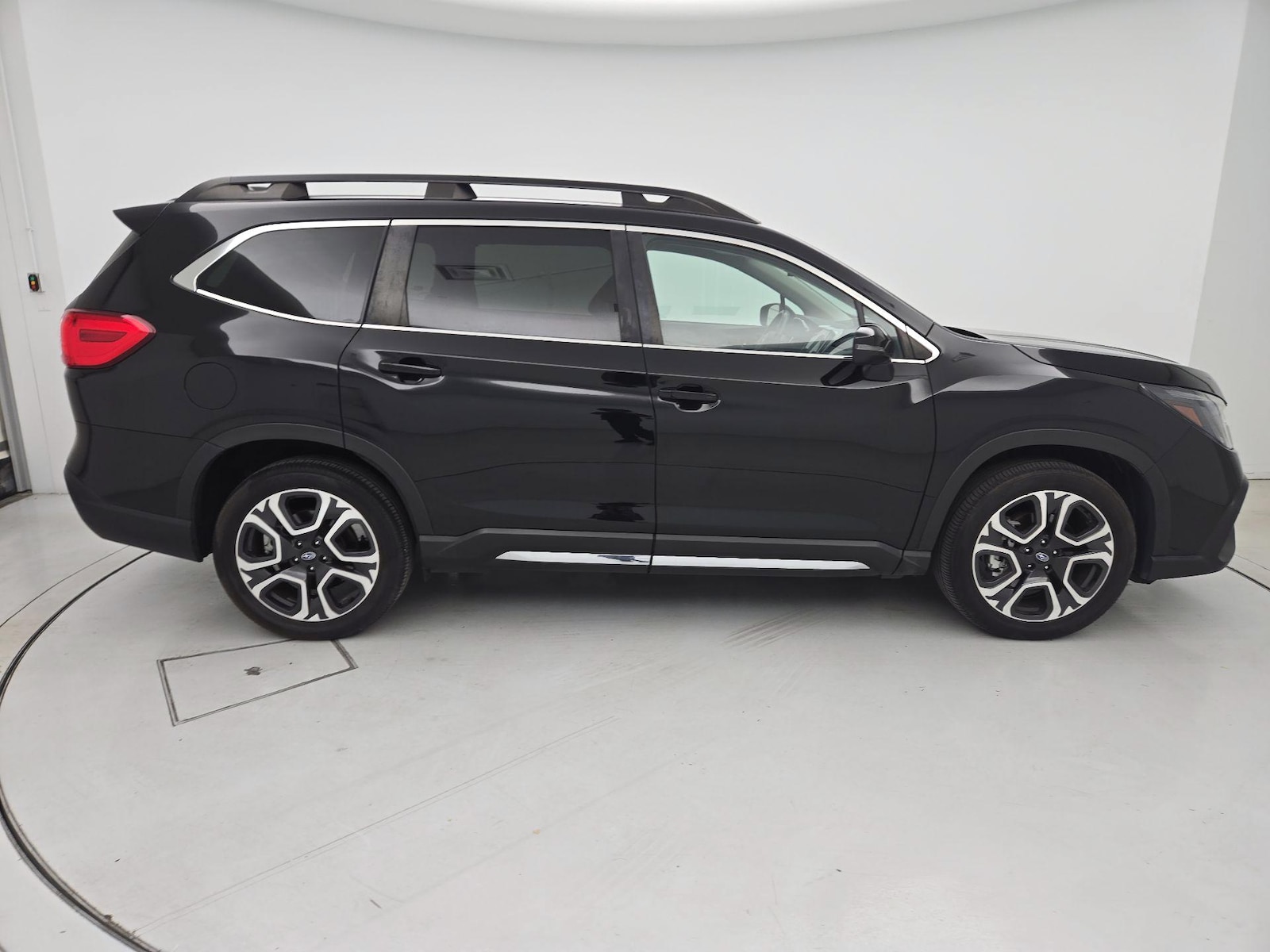 2023 Subaru Ascent Limited - Photo 4