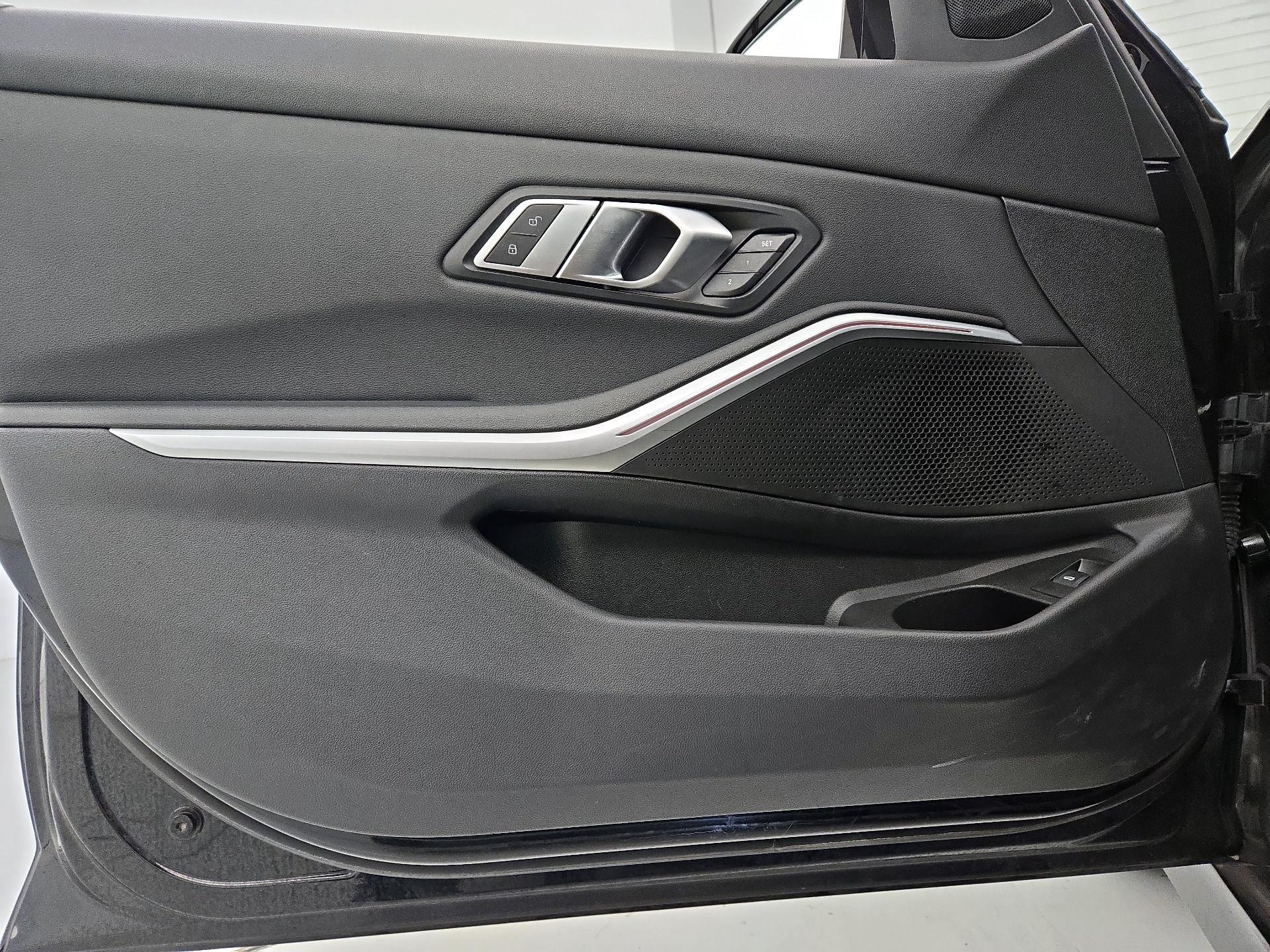 Thumbnail: 2022 BMW 3 Series - 10