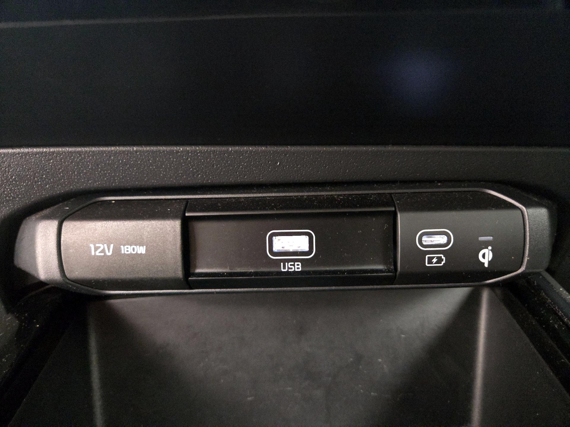 Thumbnail: 2023 Kia Niro - 17