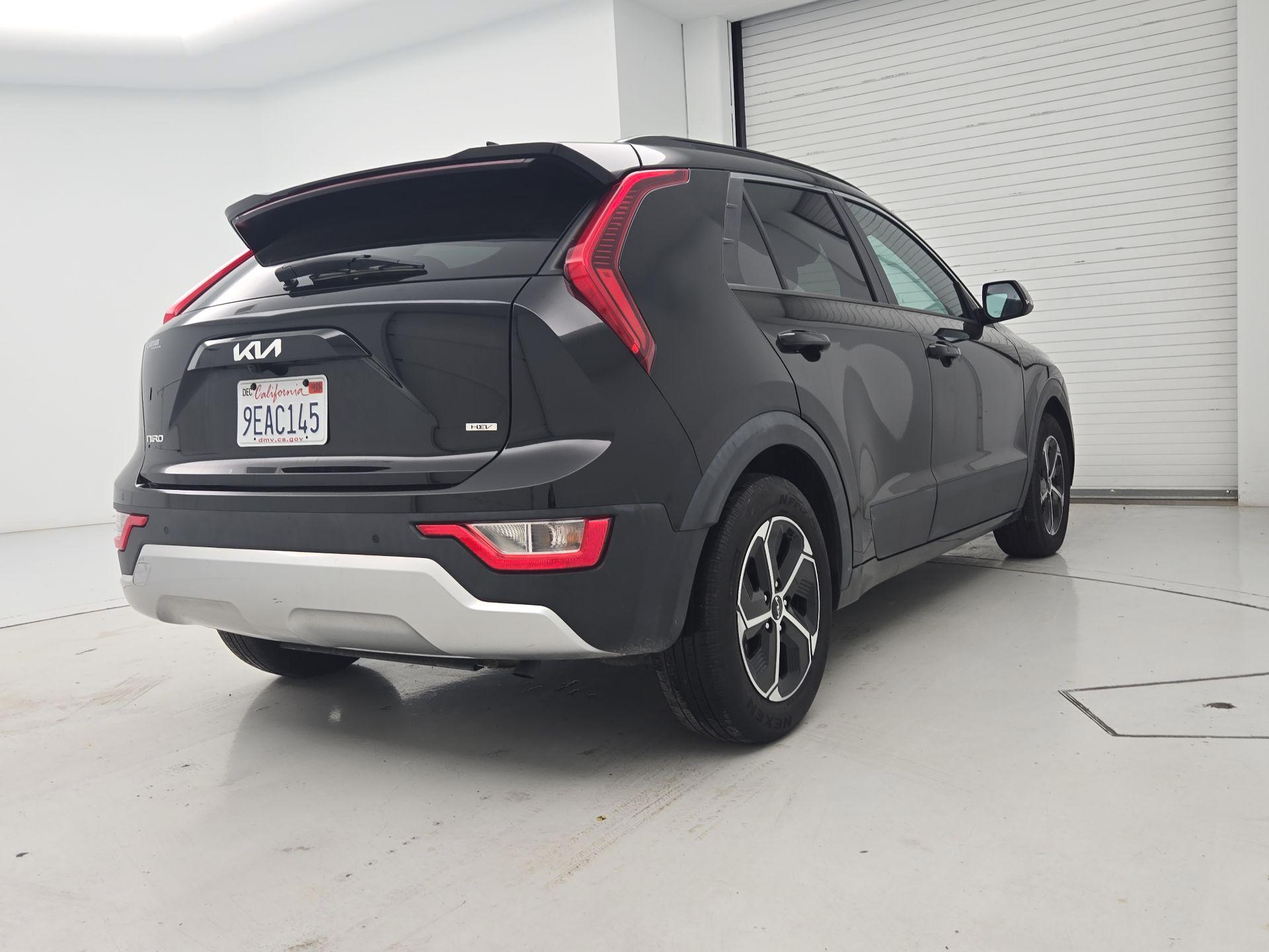 Thumbnail: 2023 Kia Niro - 5