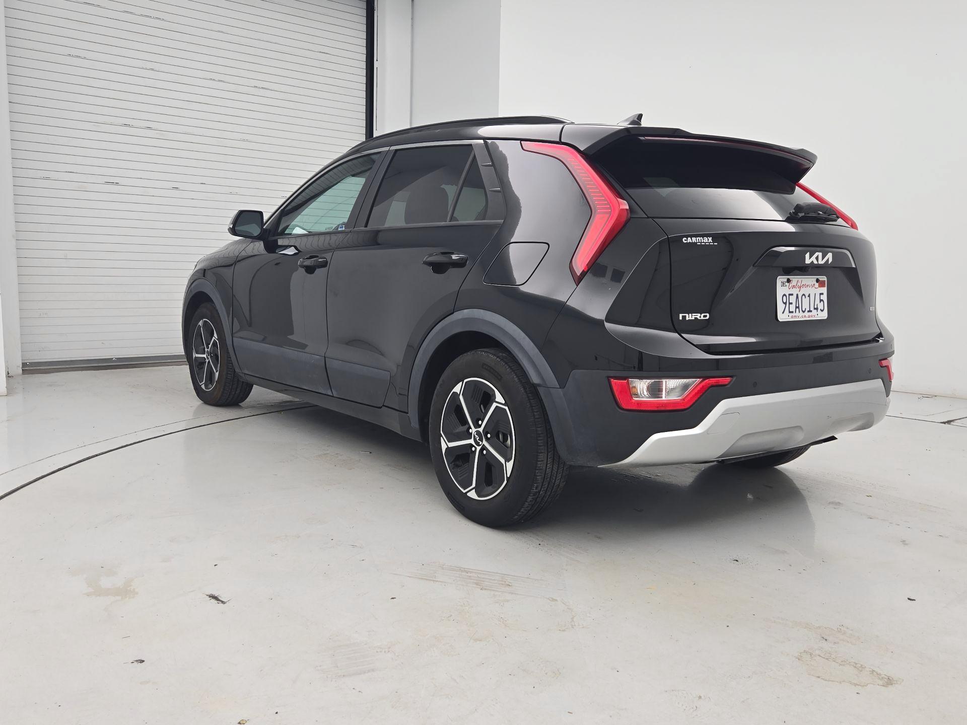 Thumbnail: 2023 Kia Niro - 7