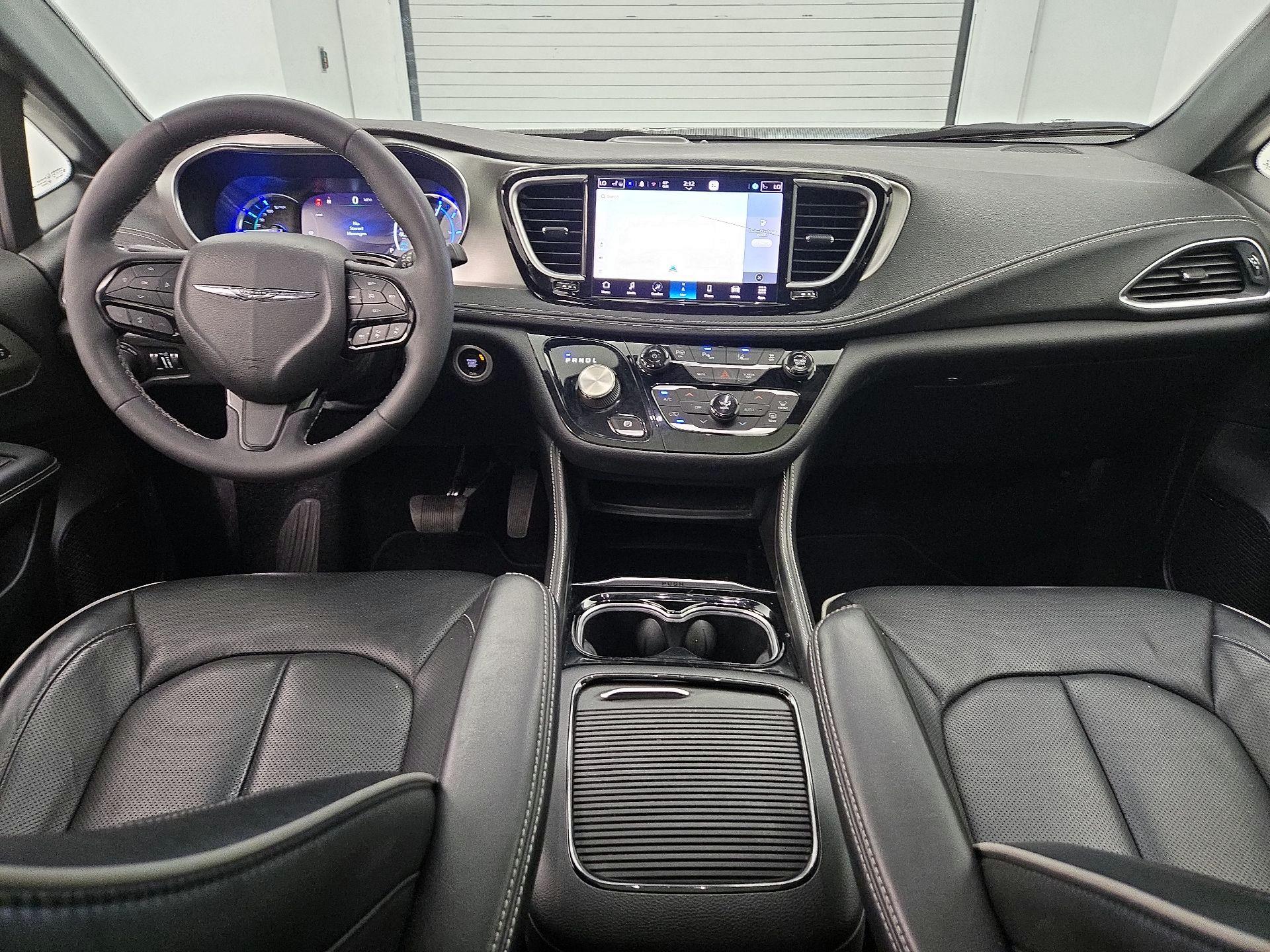 Thumbnail: 2022 Chrysler Pacifica - 9