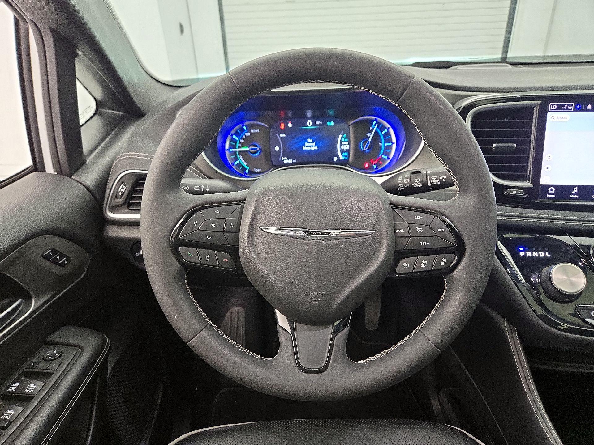 Thumbnail: 2022 Chrysler Pacifica - 10