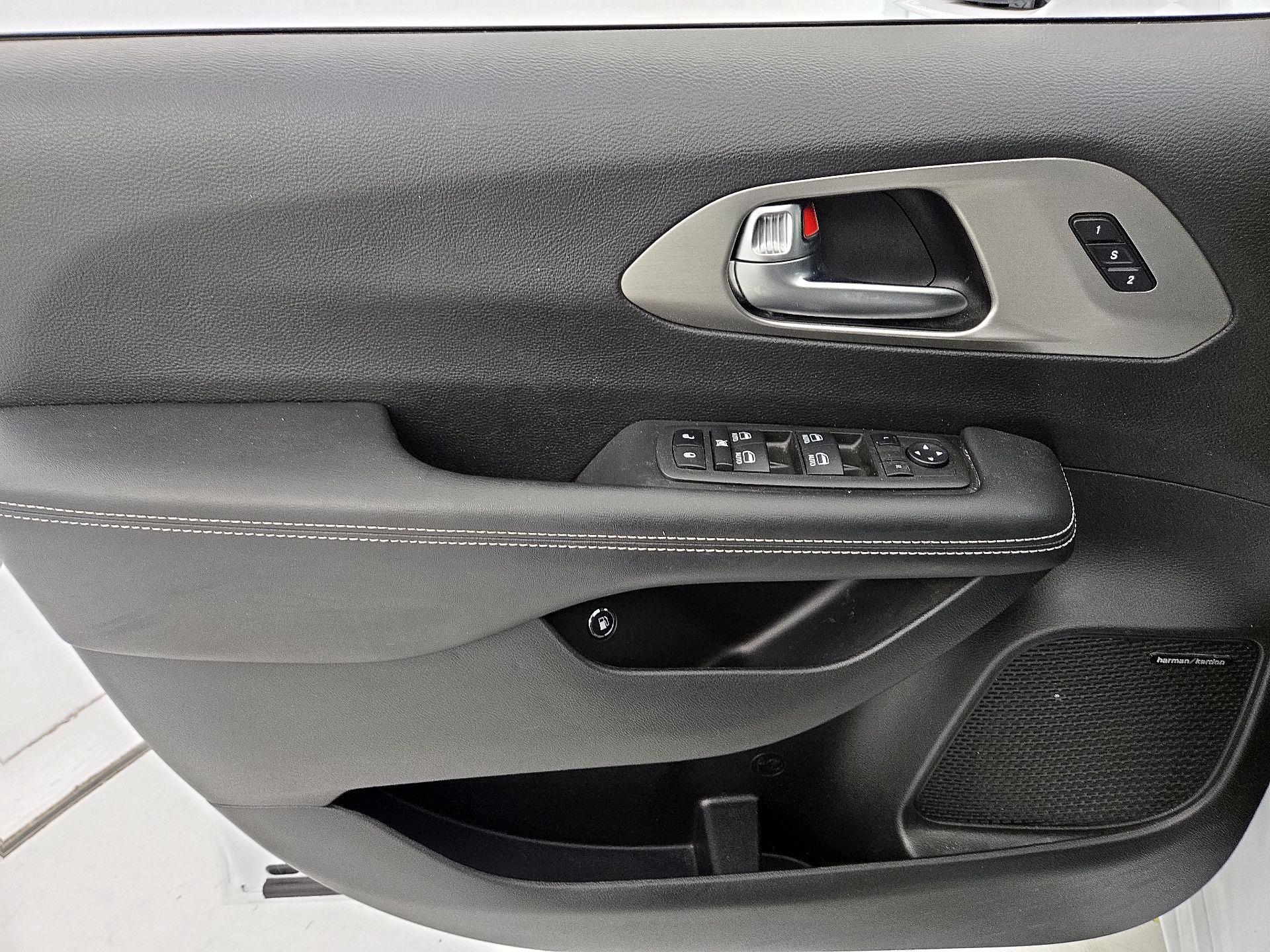 Thumbnail: 2022 Chrysler Pacifica - 12