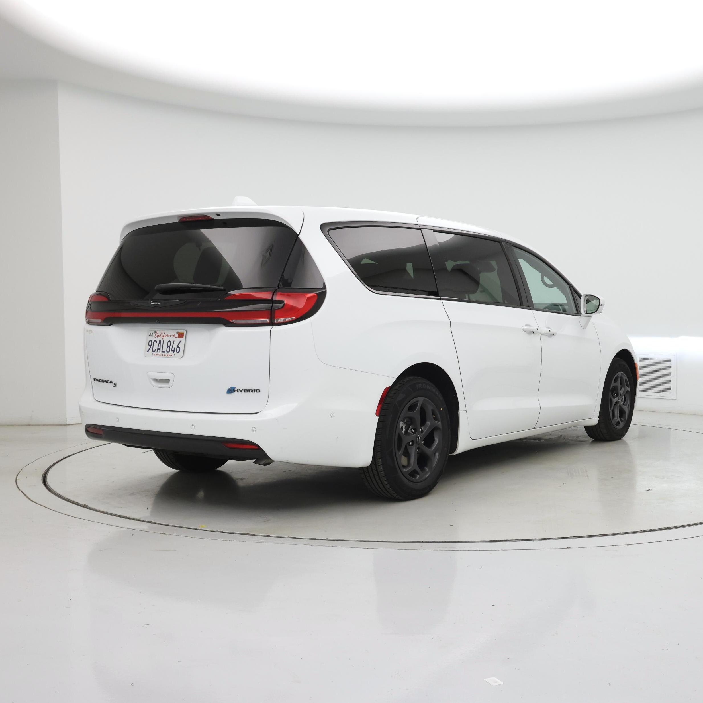 Thumbnail: 2022 Chrysler Pacifica - 8