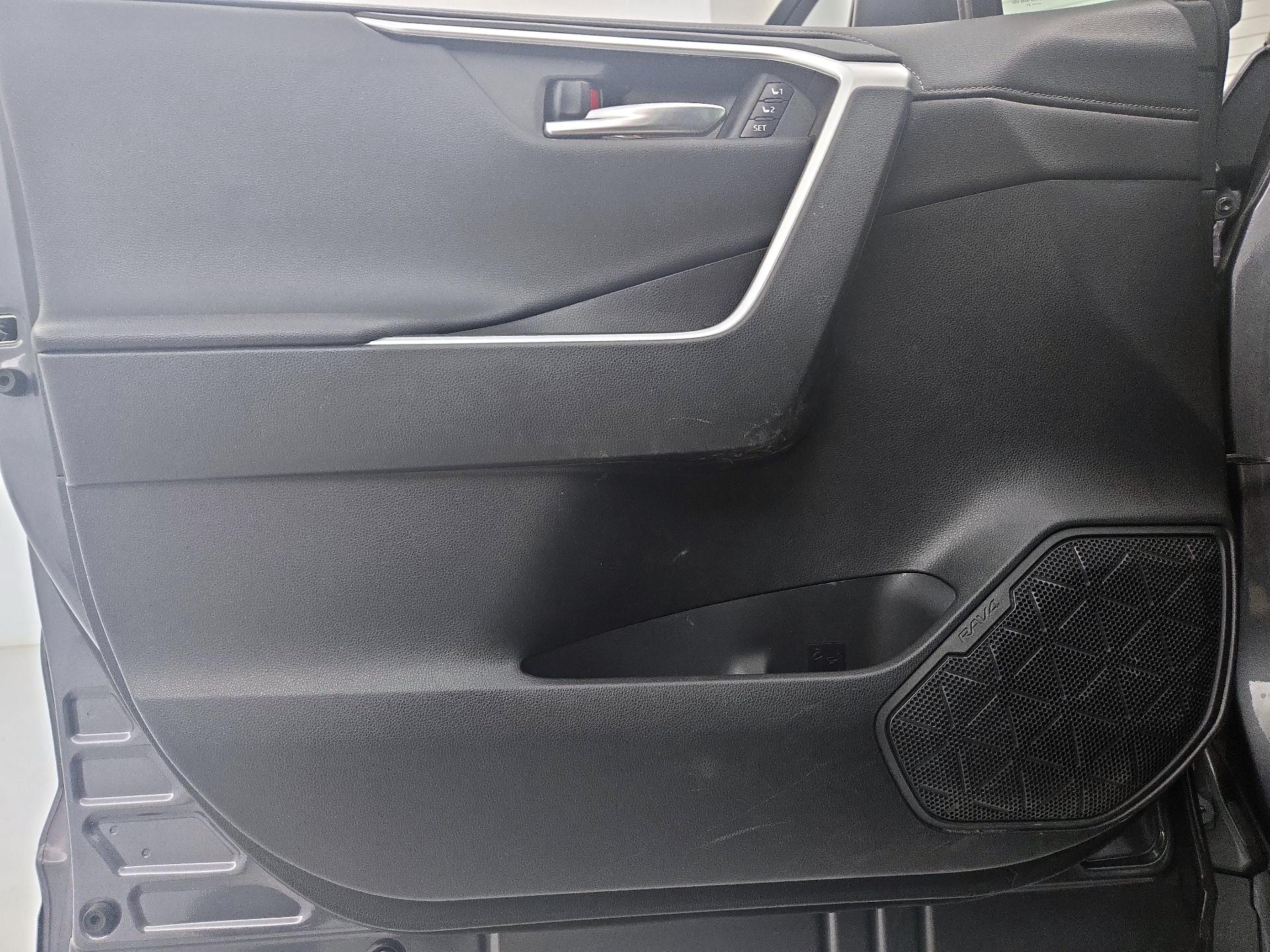 Thumbnail: 2021 Toyota RAV4 - 10