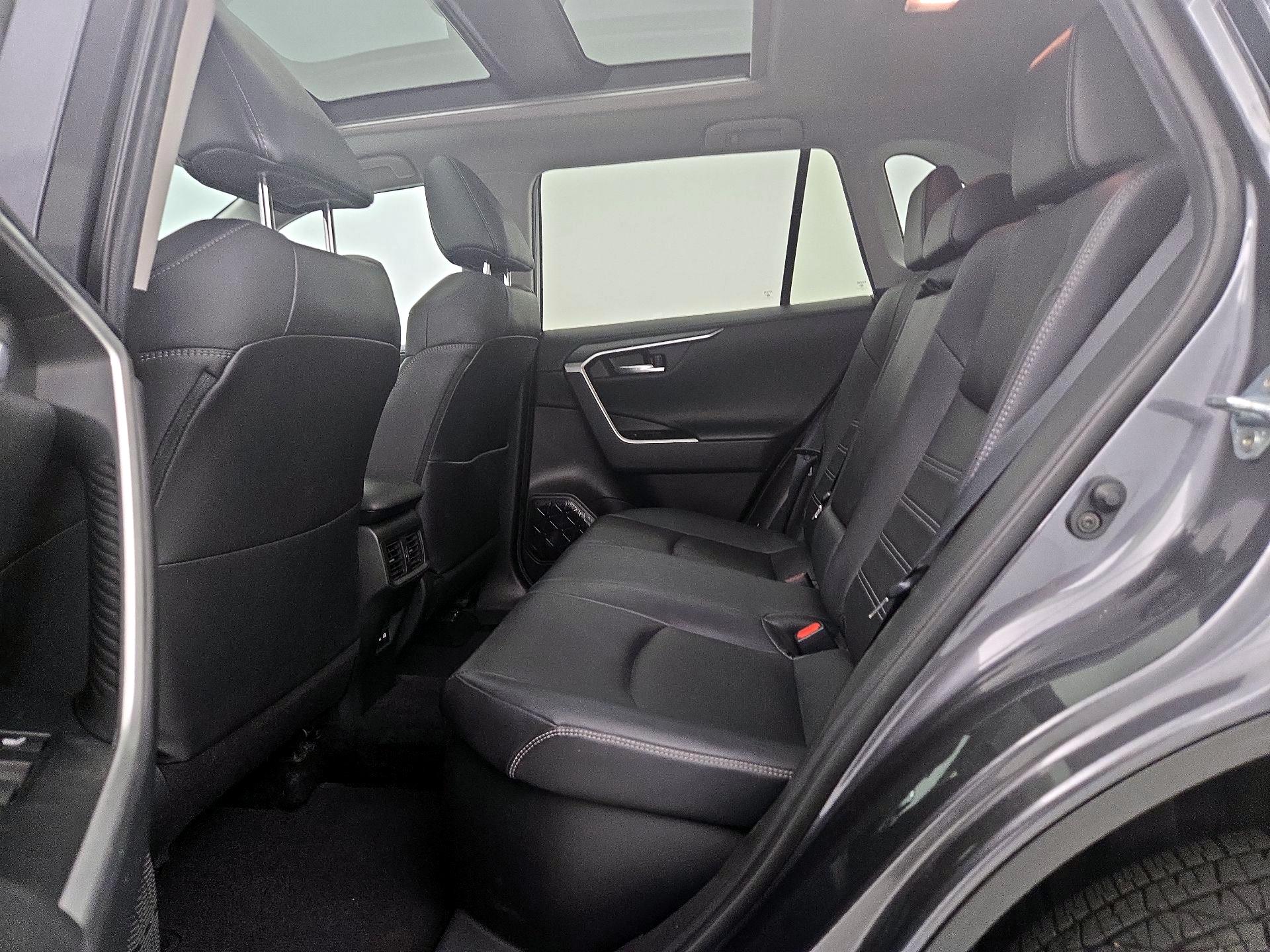 Thumbnail: 2021 Toyota RAV4 - 18