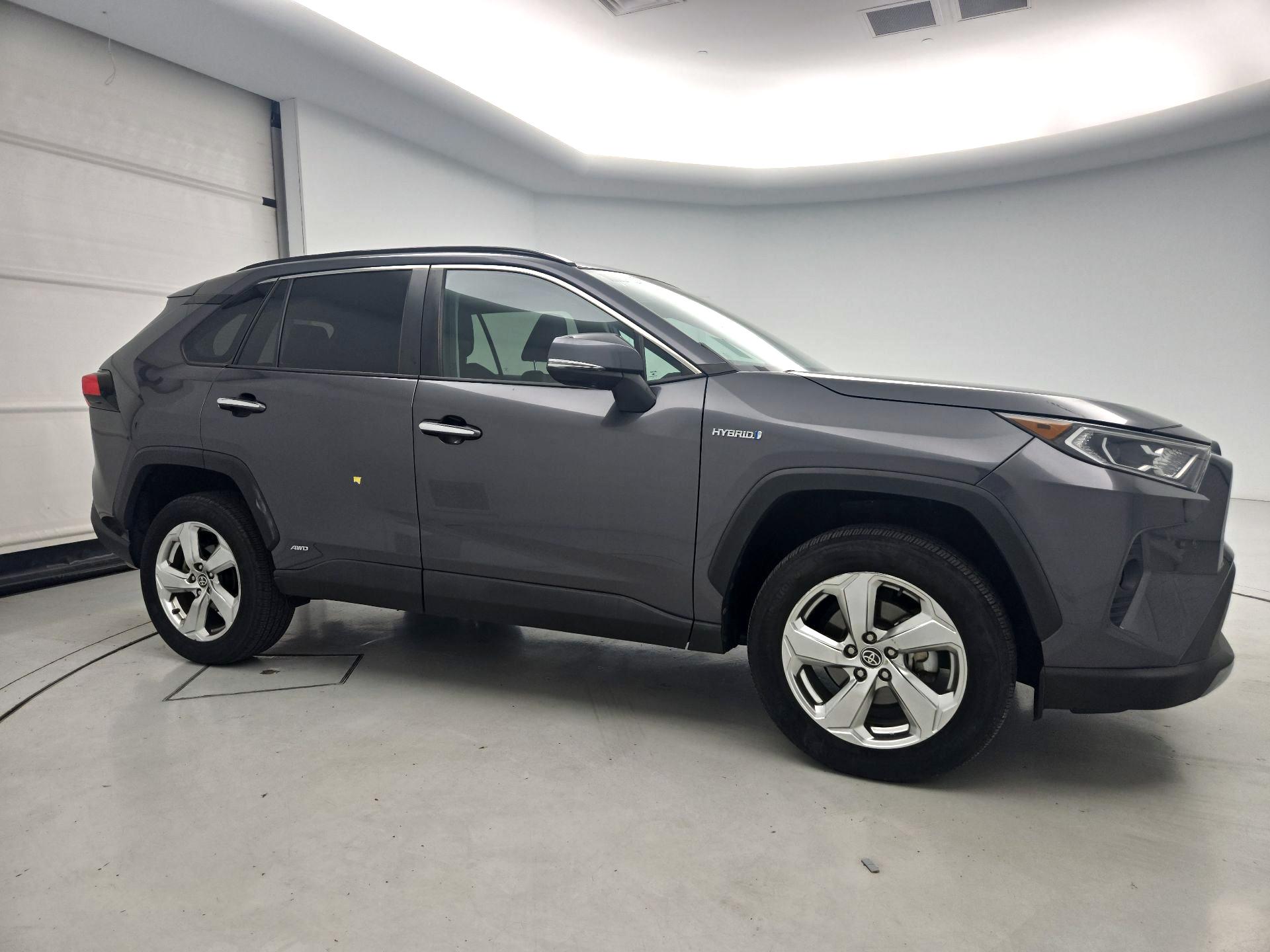 Thumbnail: 2021 Toyota RAV4 - 4
