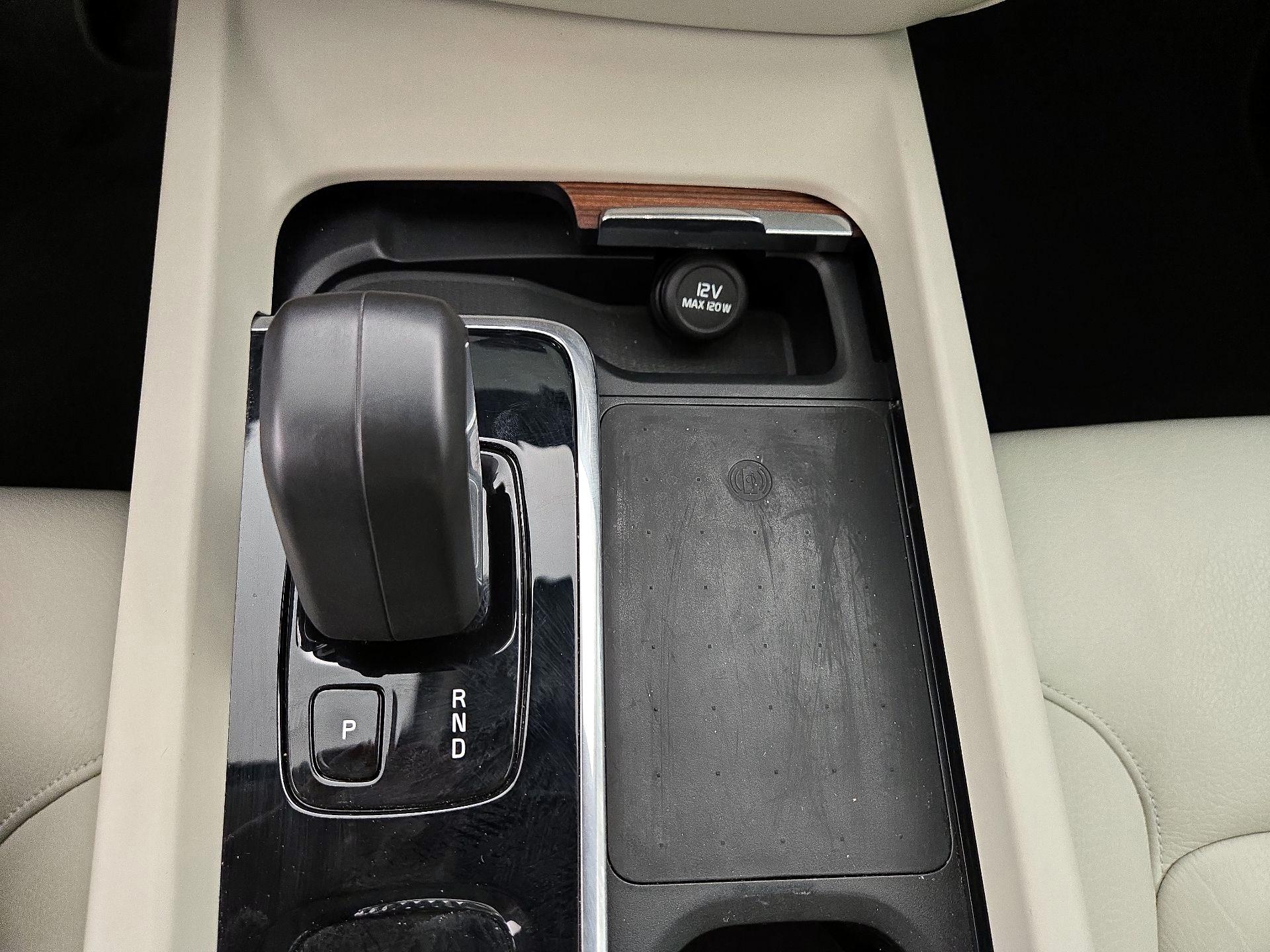 Thumbnail: 2022 Volvo S60 - 16