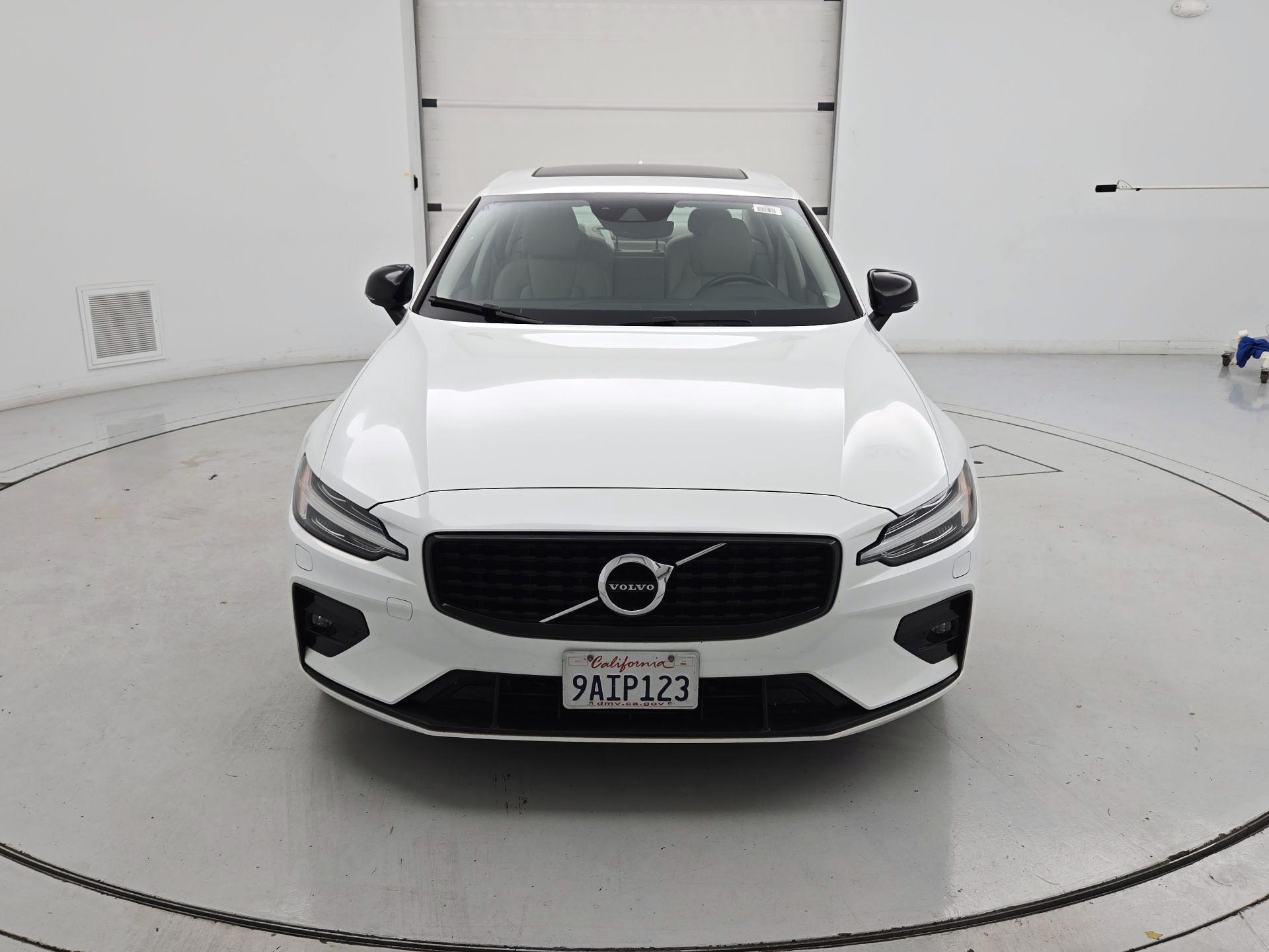 Thumbnail: 2022 Volvo S60 - 2