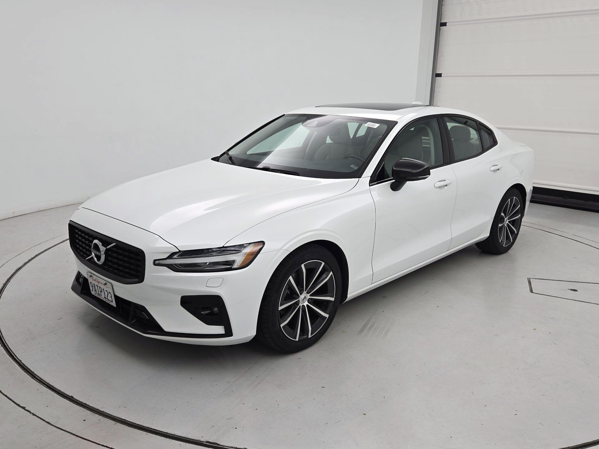 Thumbnail: 2022 Volvo S60 - 3