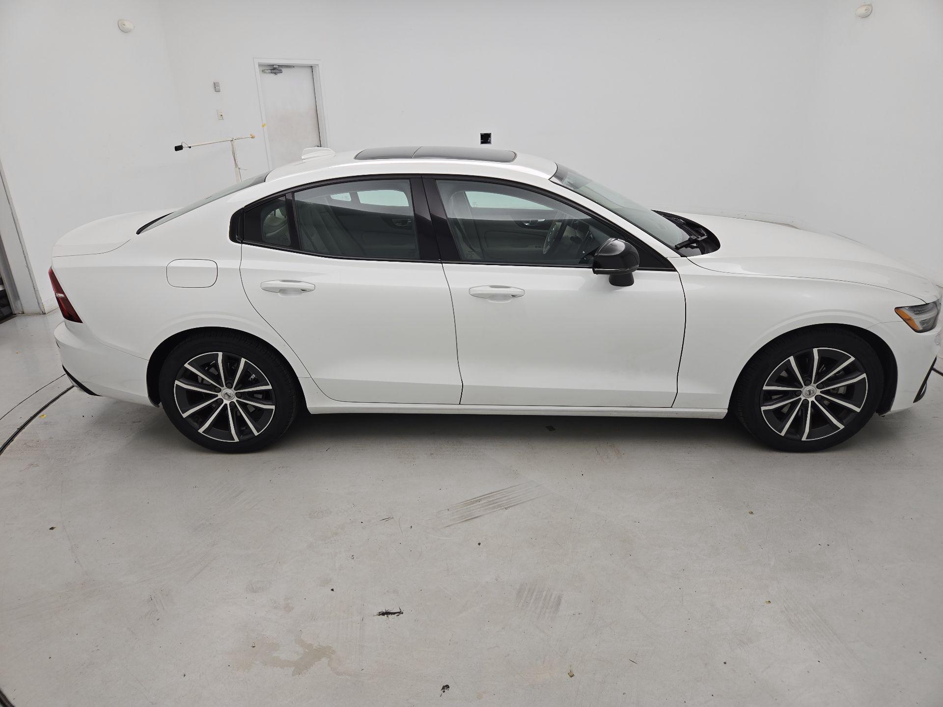 Thumbnail: 2022 Volvo S60 - 4