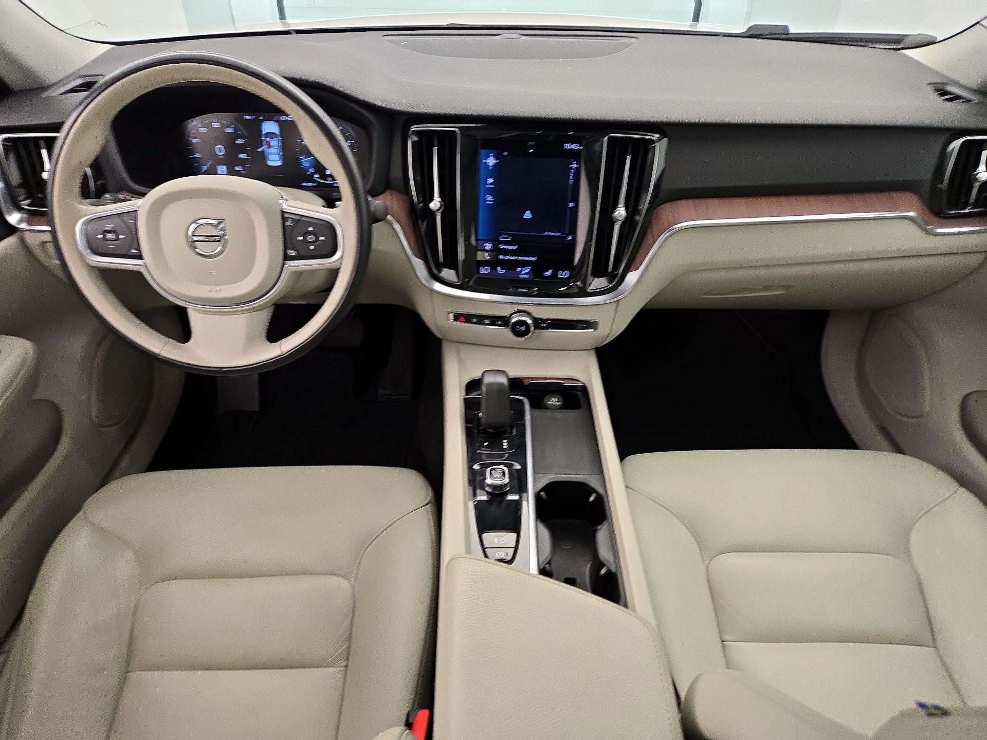 Thumbnail: 2022 Volvo S60 - 8