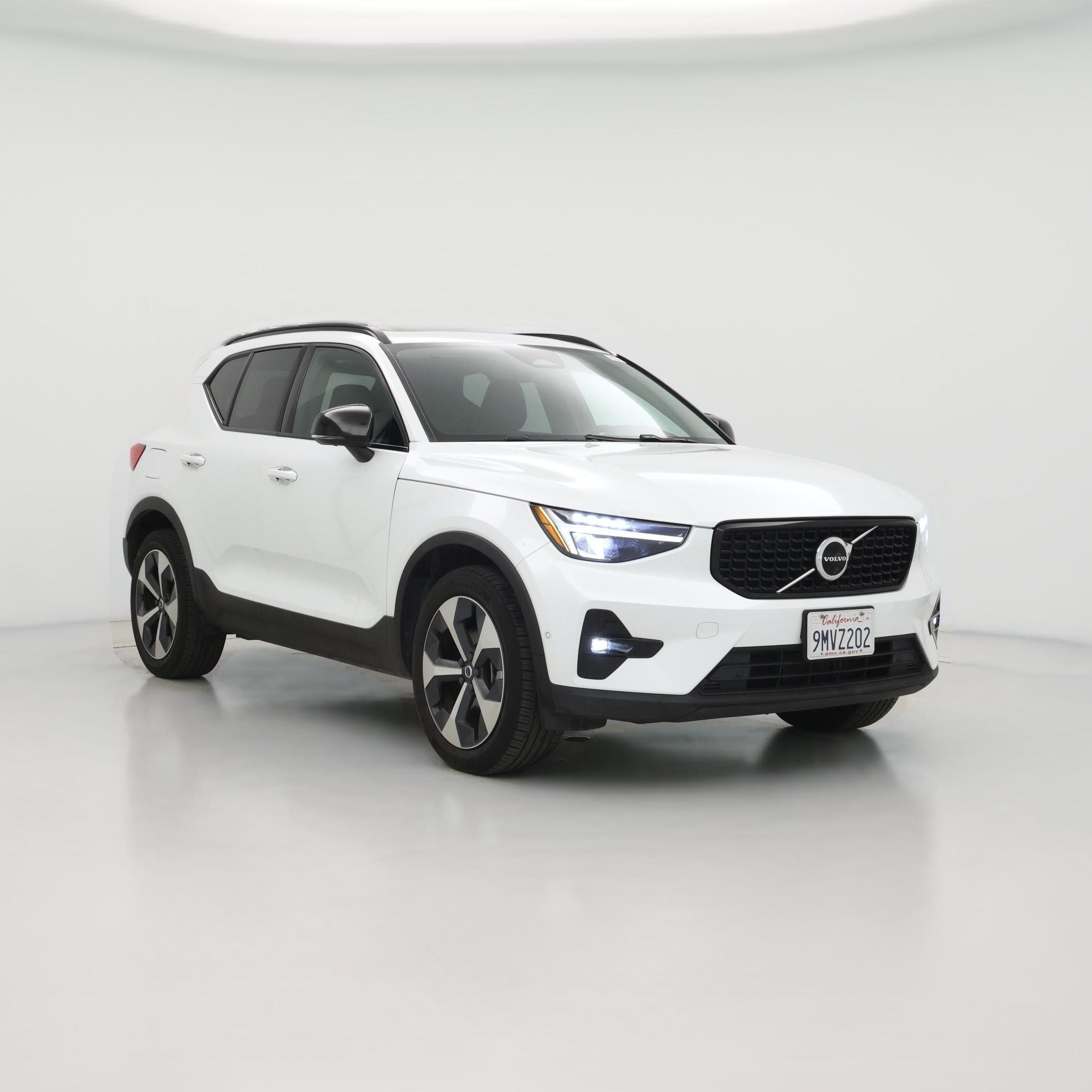 Thumbnail: 2023 Volvo XC40 - 1