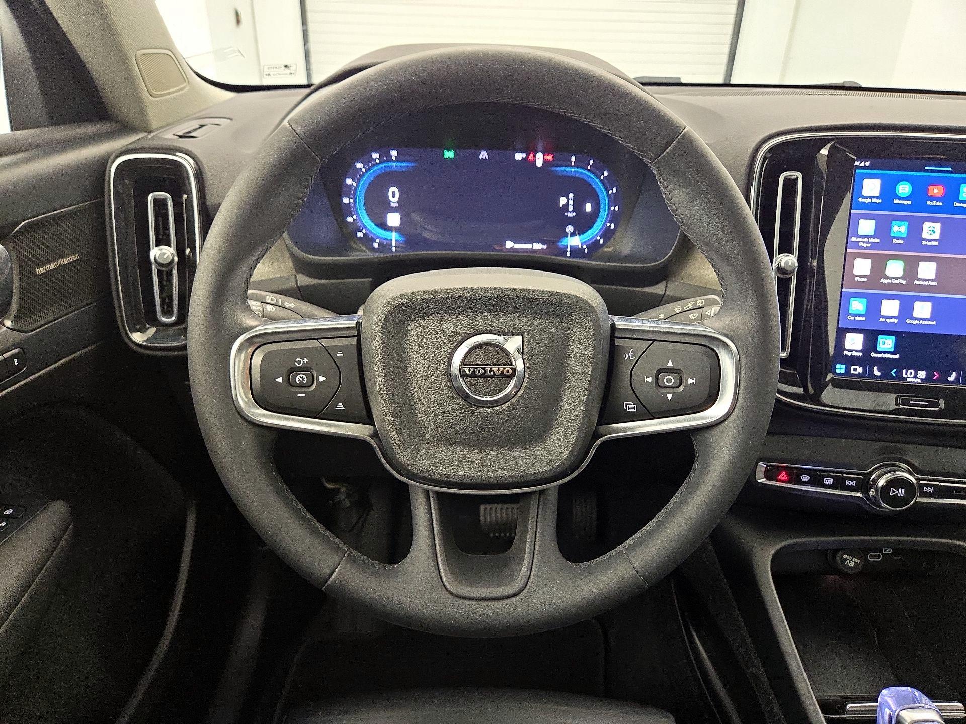 Thumbnail: 2023 Volvo XC40 - 10