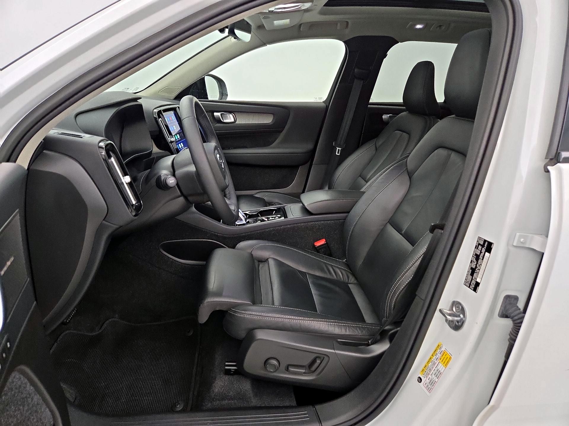 Thumbnail: 2023 Volvo XC40 - 11