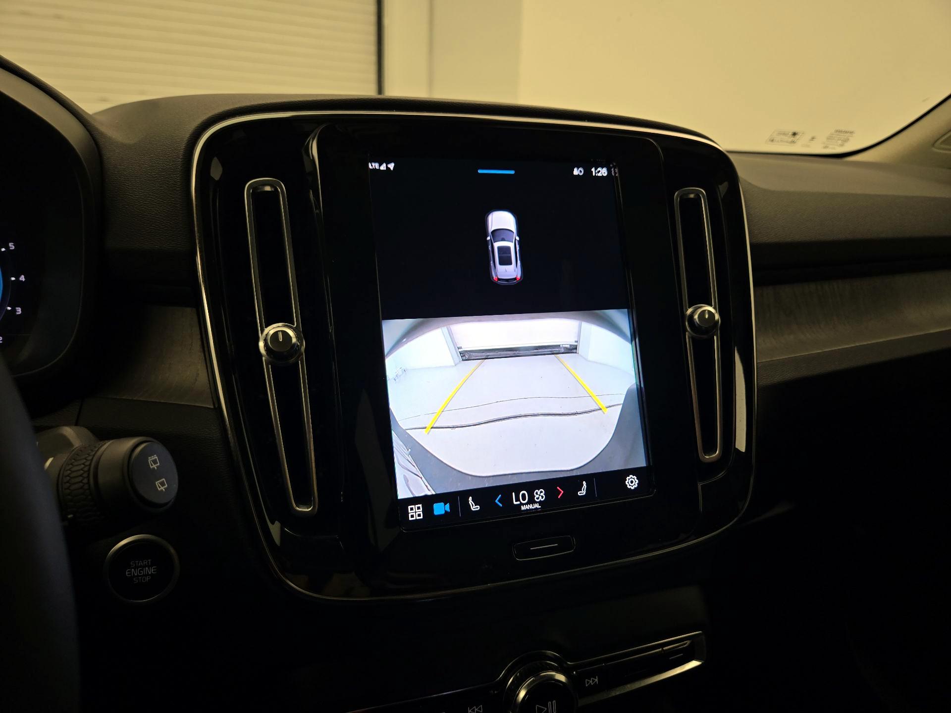 Thumbnail: 2023 Volvo XC40 - 15