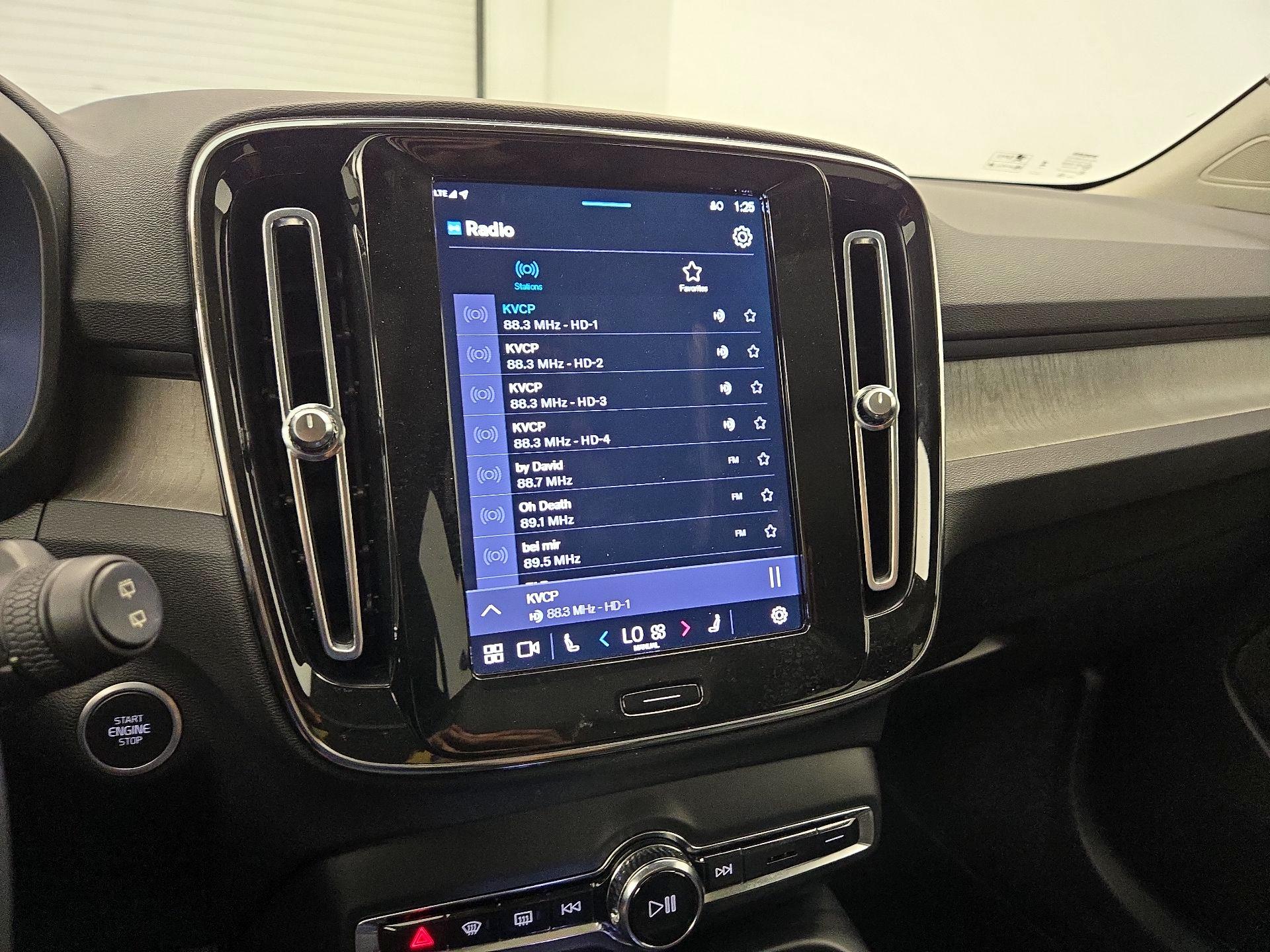 Thumbnail: 2023 Volvo XC40 - 16