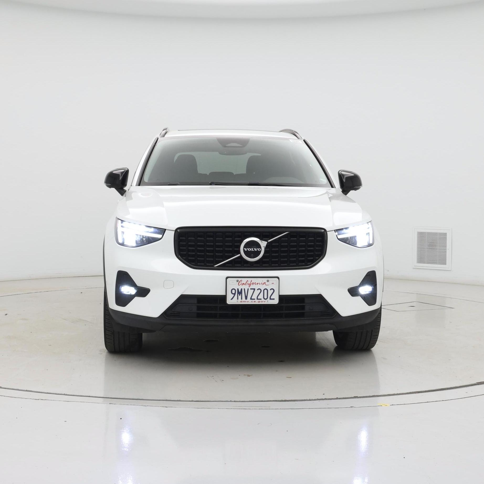 Thumbnail: 2023 Volvo XC40 - 5