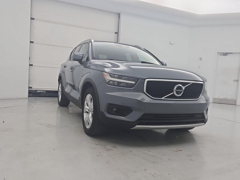 2021 Volvo XC40 T5 Momentum