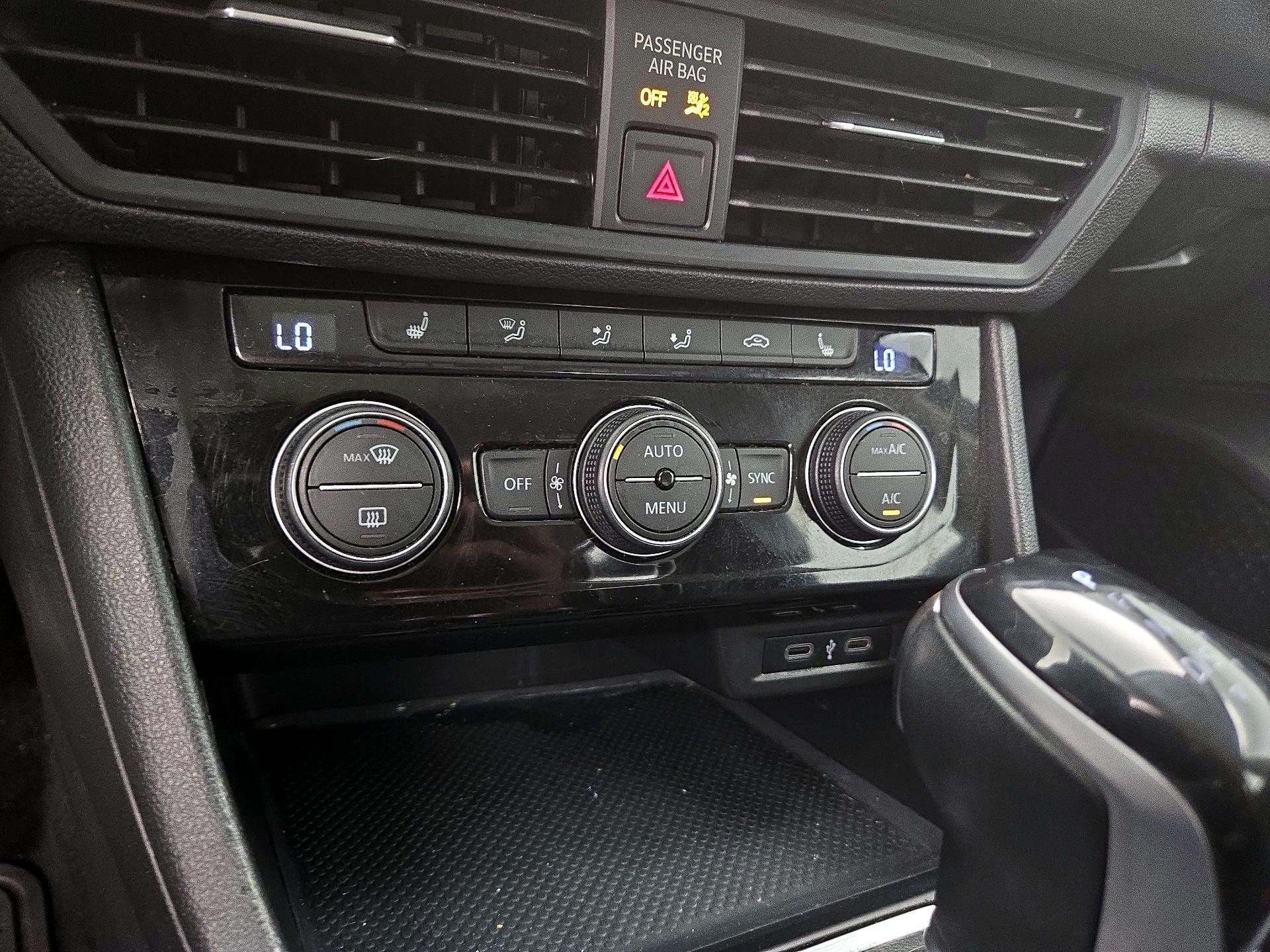 Thumbnail: 2022 Volkswagen Jetta - 16