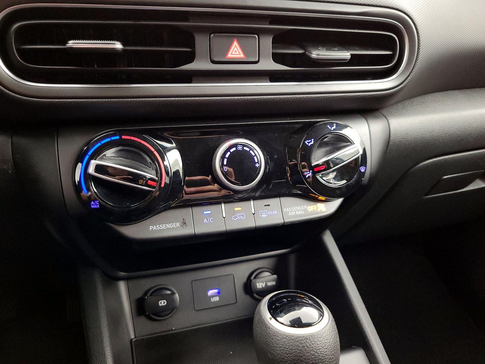 2023 Hyundai Kona SEL - Photo 17