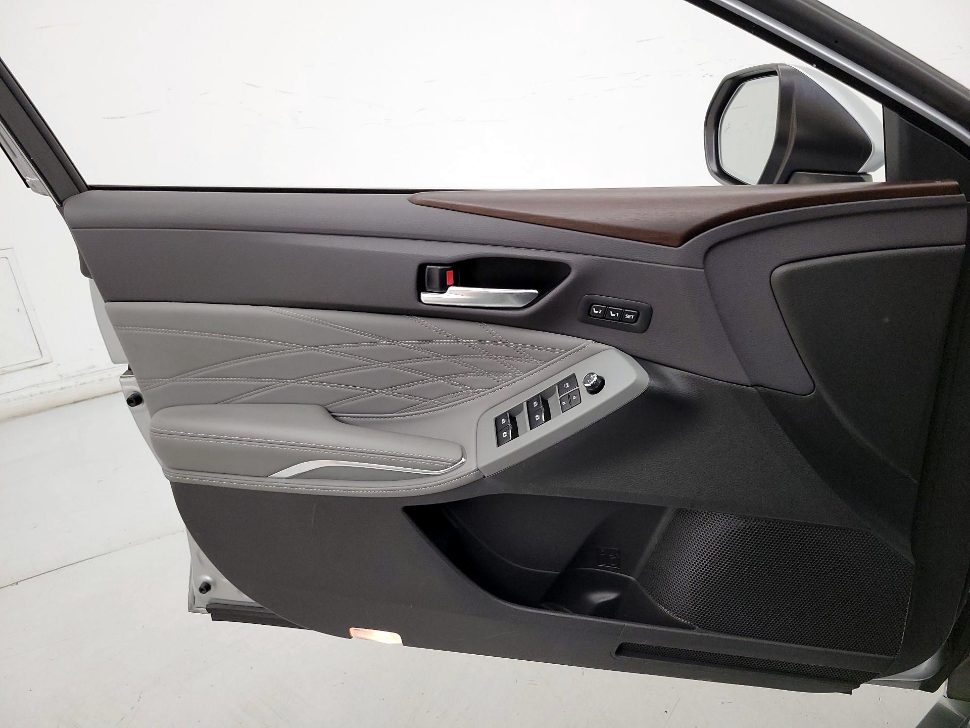Thumbnail: 2020 Toyota Avalon - 12