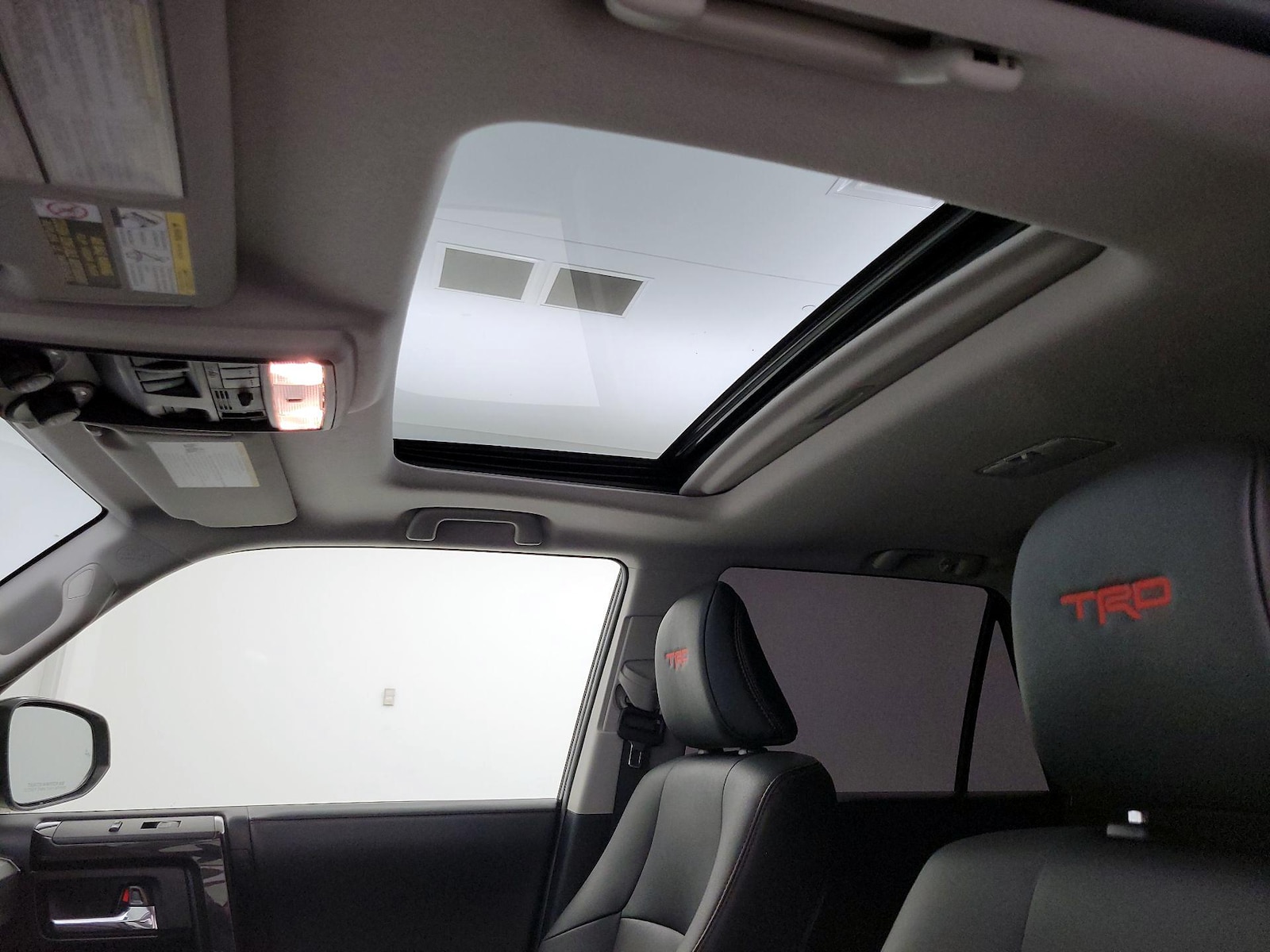 Sunroof(s) & Overhead Airbags