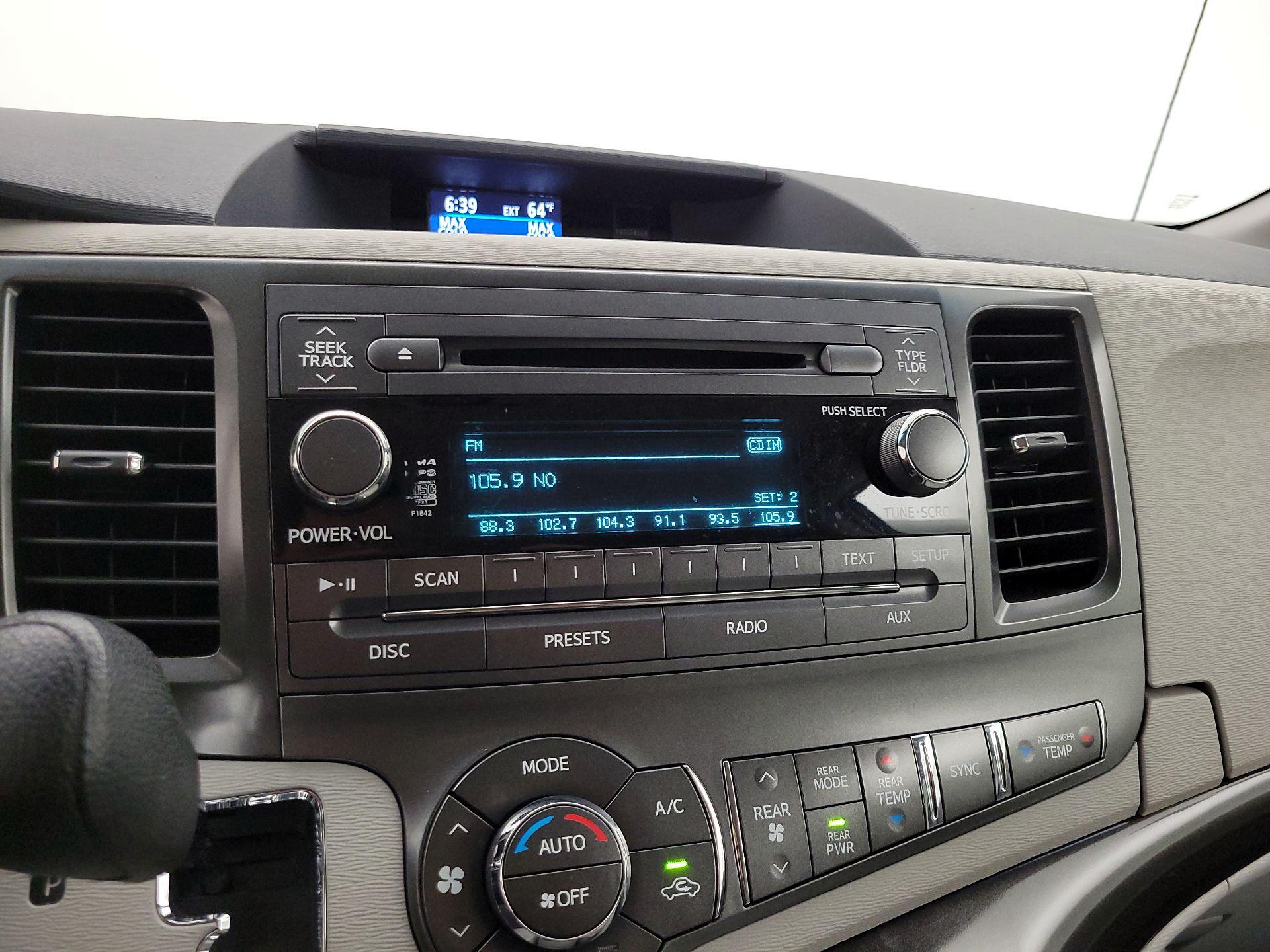 Thumbnail: 2014 Toyota Sienna - 15