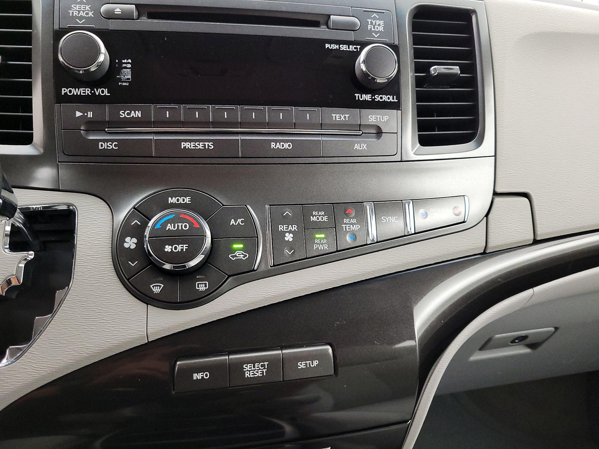 Thumbnail: 2014 Toyota Sienna - 16