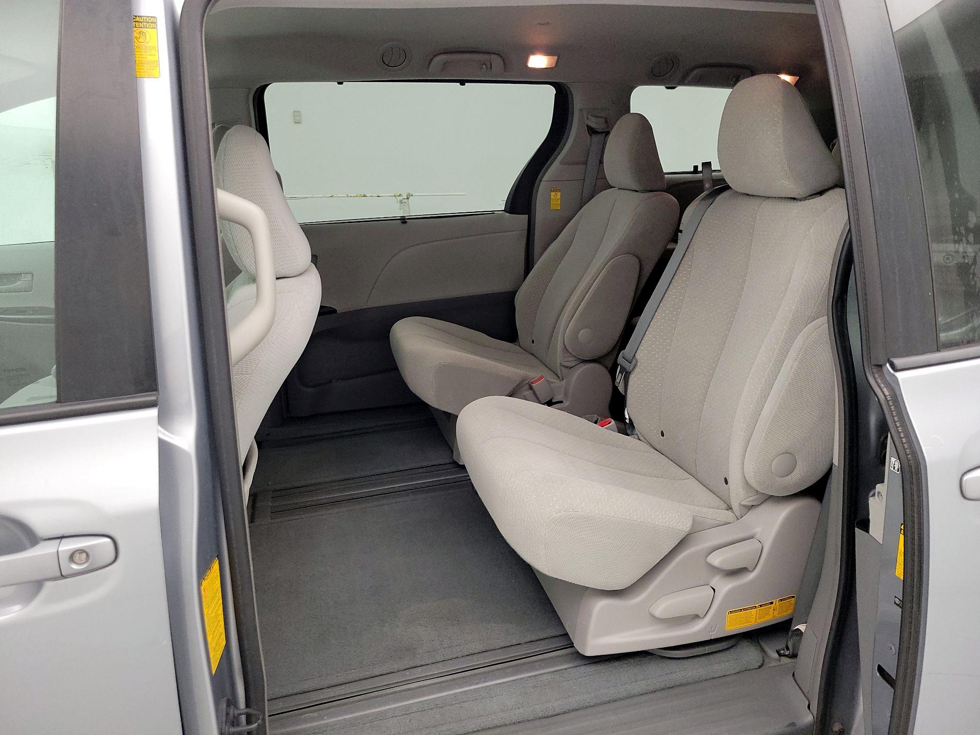 Thumbnail: 2014 Toyota Sienna - 18