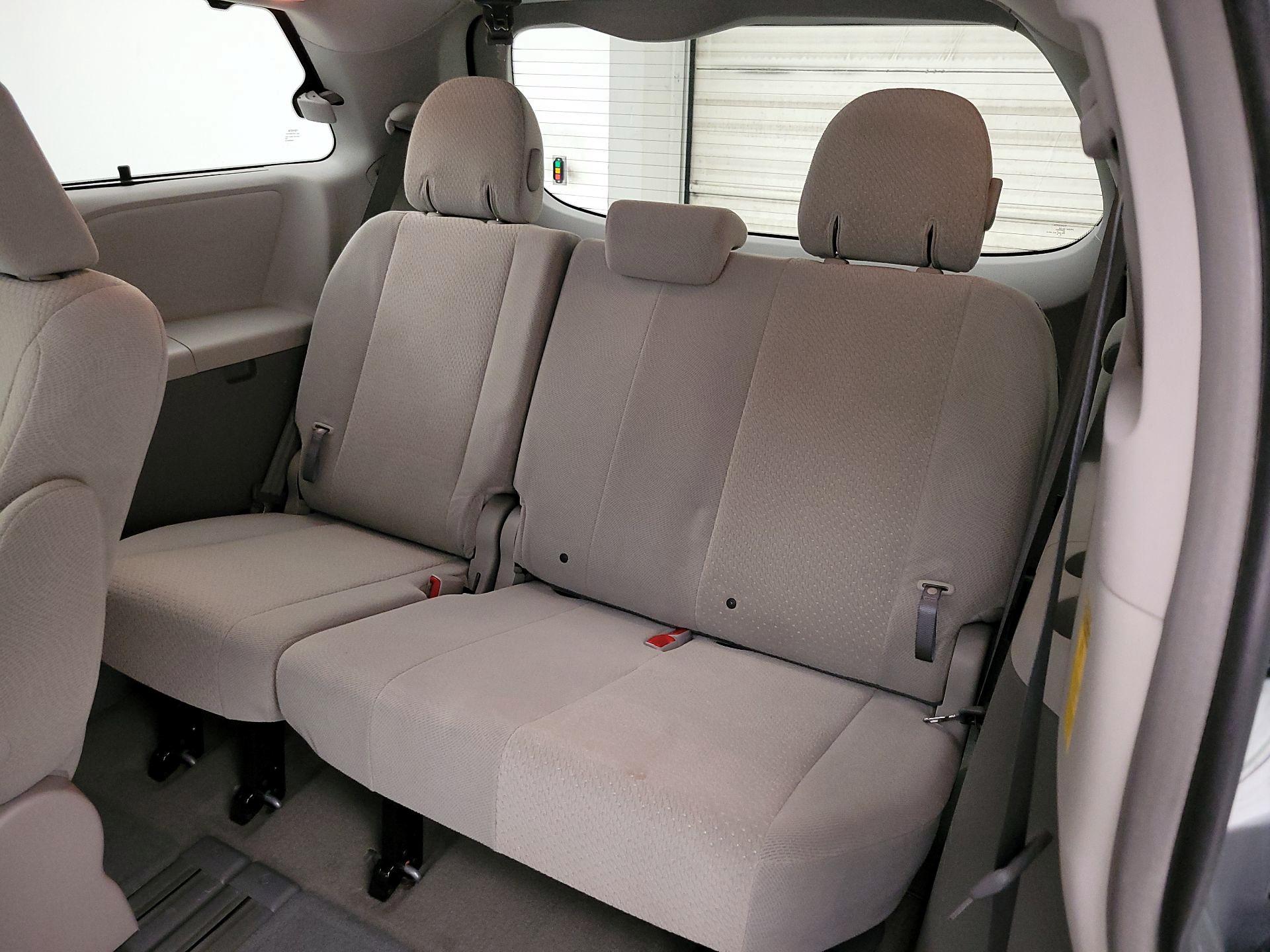 Thumbnail: 2014 Toyota Sienna - 19