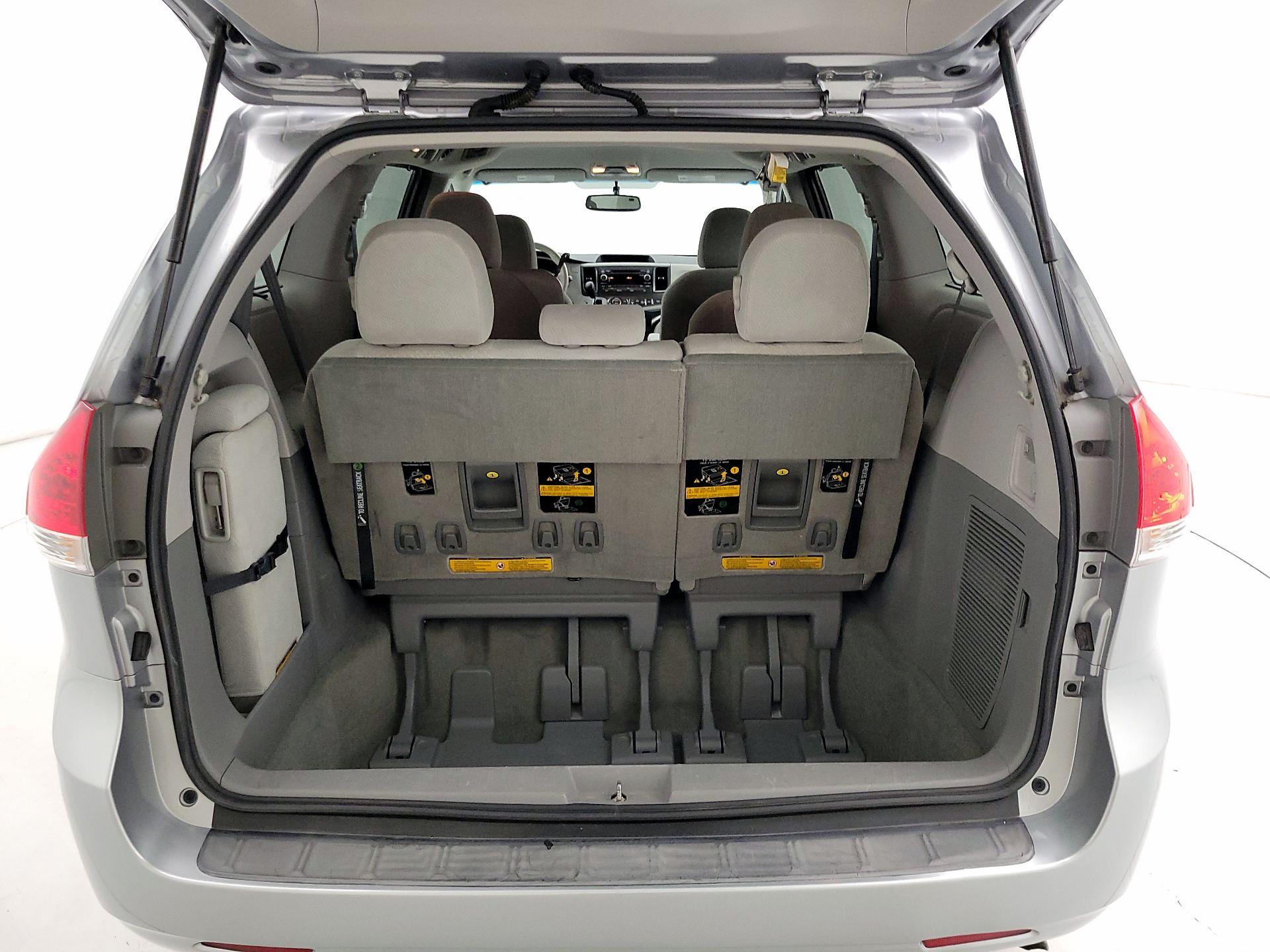 Thumbnail: 2014 Toyota Sienna - 20