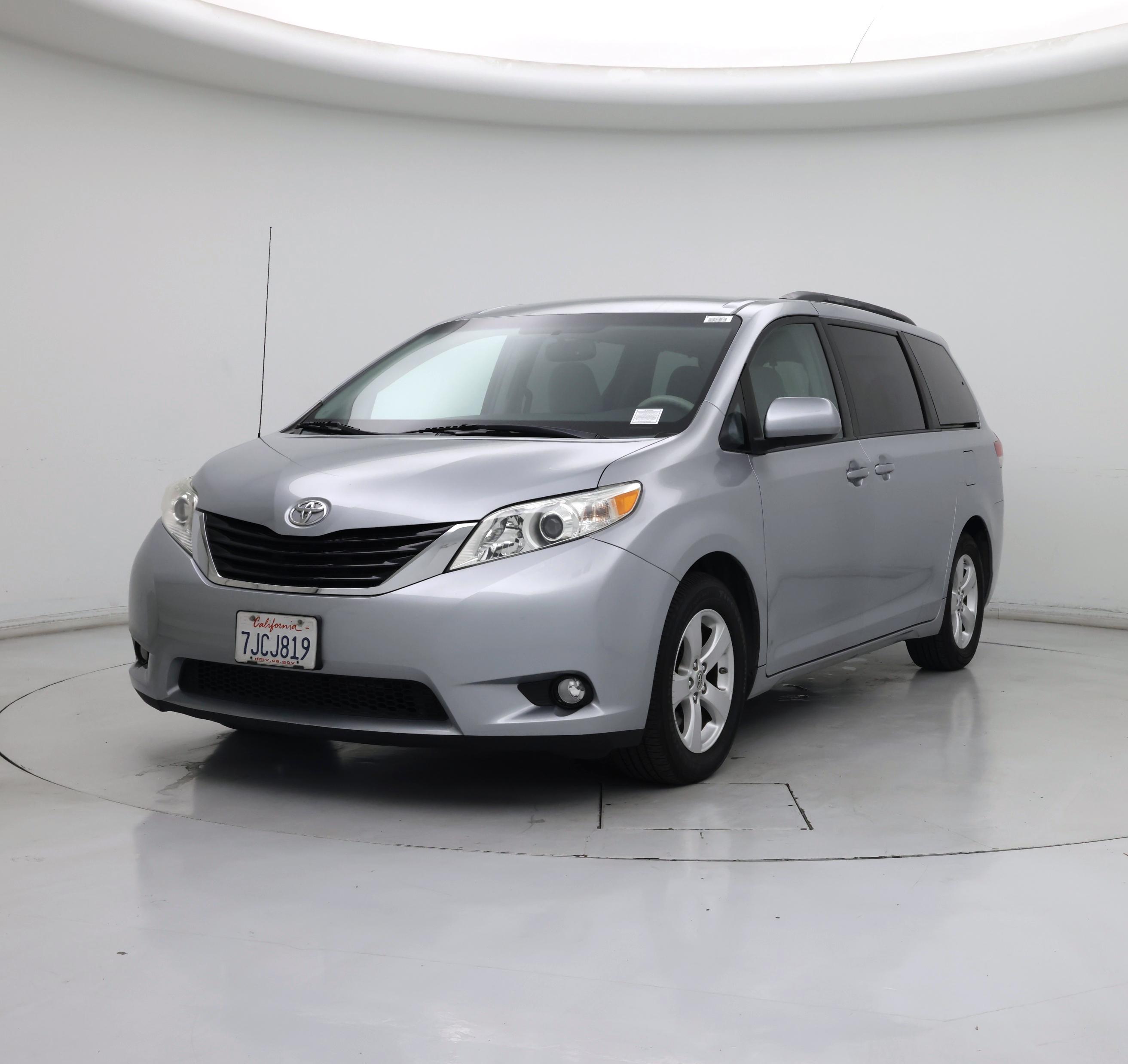 Thumbnail: 2014 Toyota Sienna - 4